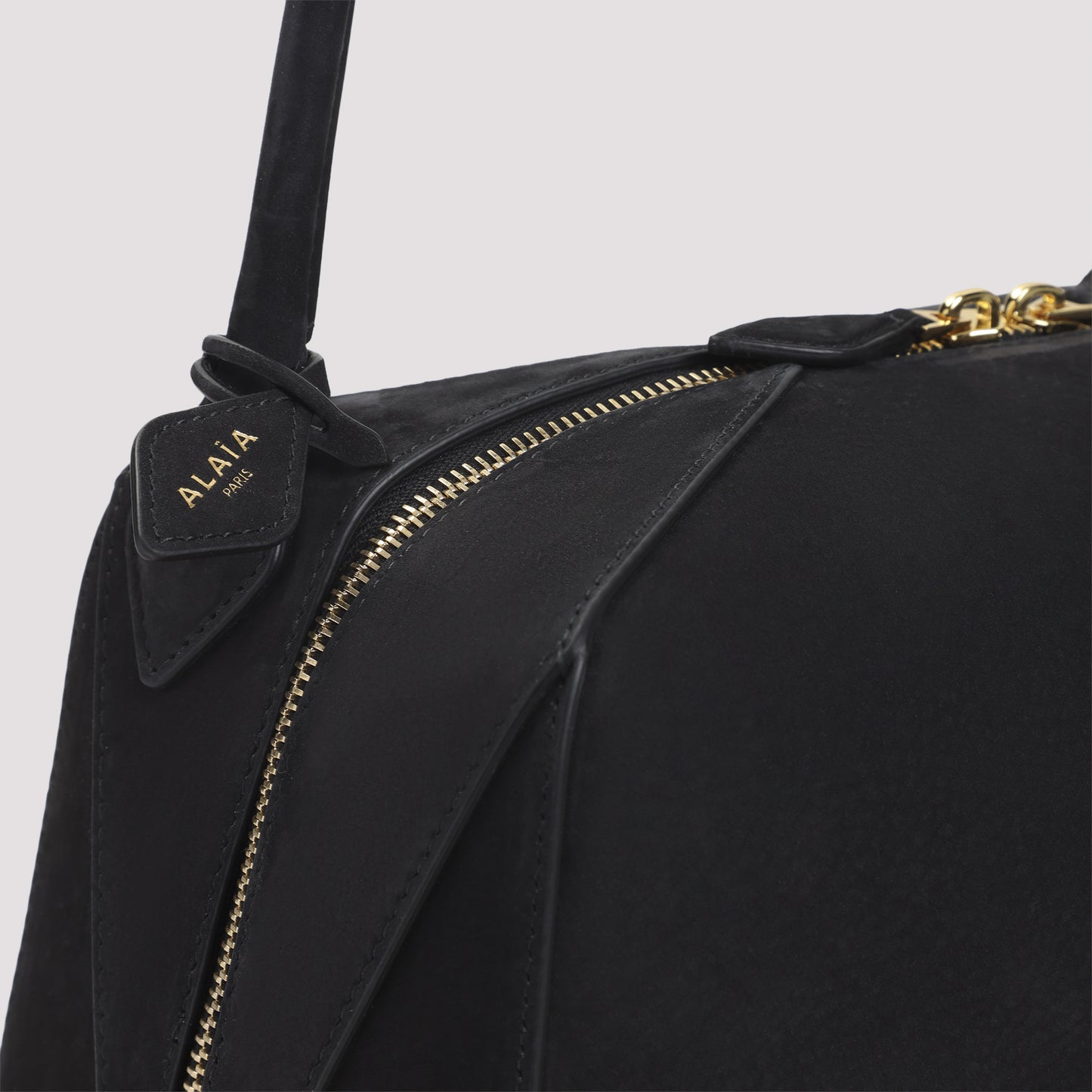 Alaïa Le Bouledogue Shoulder Bag Women