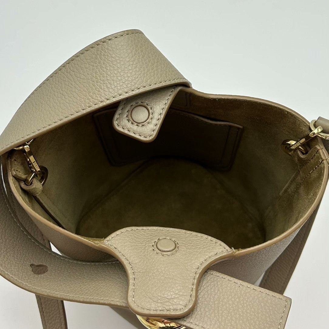 Loewe Pre-loved Bag Very good condition Luosophy