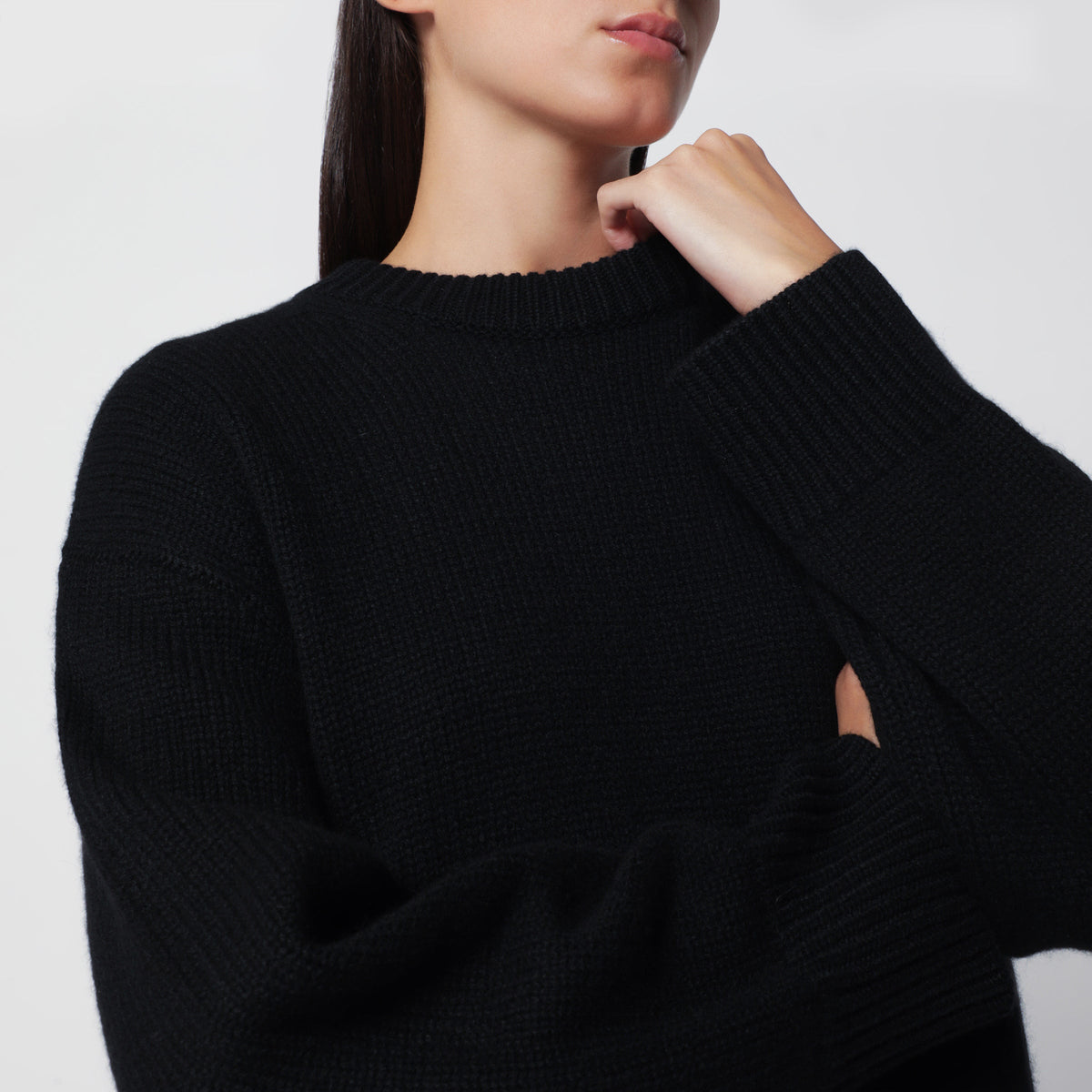 Lisa Yang Noor Crew-Neck Cashmere Sweater In Black Women LISA YANG