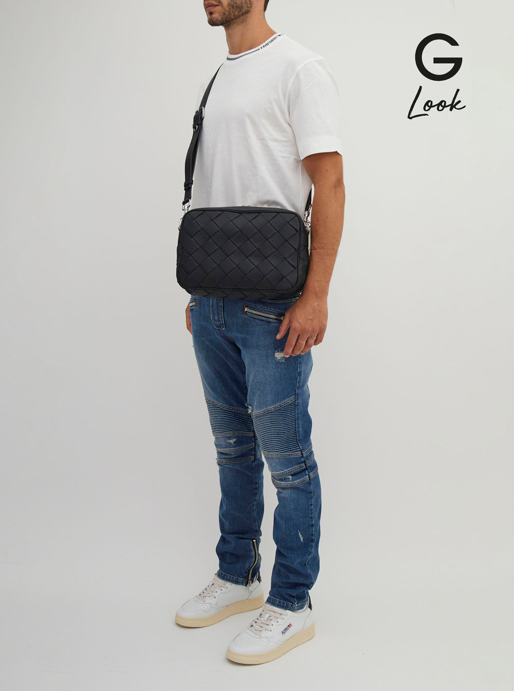 Bottega Veneta Men 'Messenger Medium' Black Crossbody Bag With Intreccio Motif In Hammered Leather Man BOTTEGA VENETA