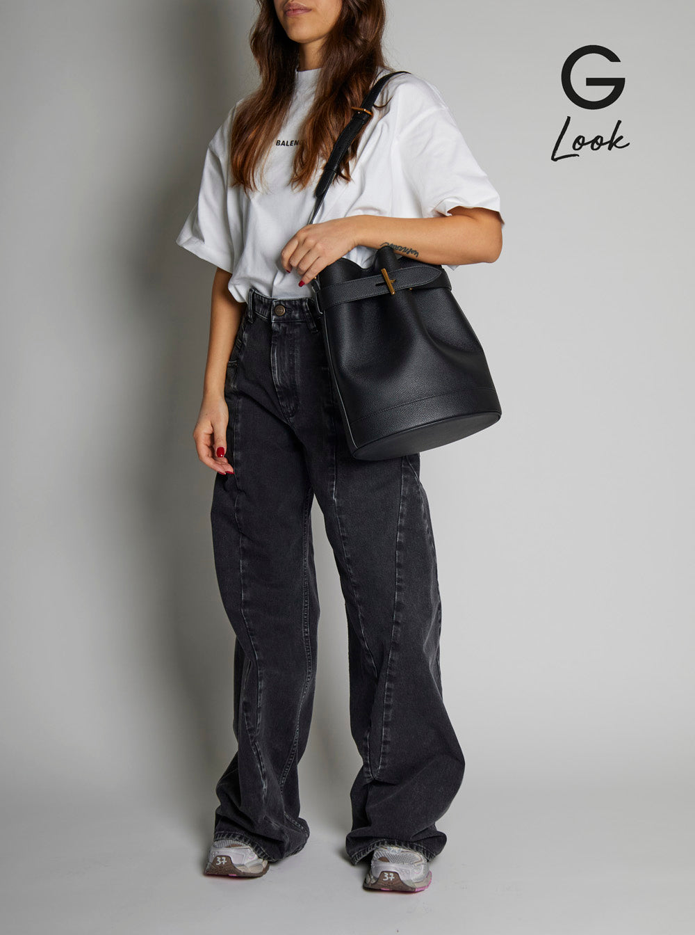 Tom Ford Women Black Medium Bucket Bag With Adjustable Shoulder Strap And Buckle Closure In Grained Leather Woman TOM FORD
