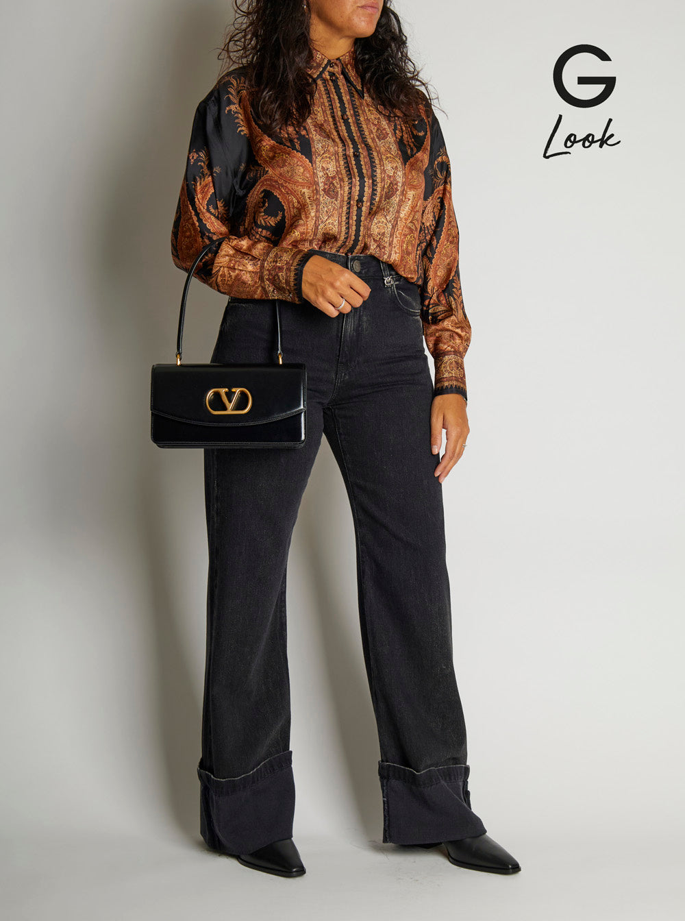 Valentino Garavani Women 'Vain' Black Shoulder Strap With Vlogo Plaque On The Front And One Top Handle In Leather Woman VALENTINO GARAVANI