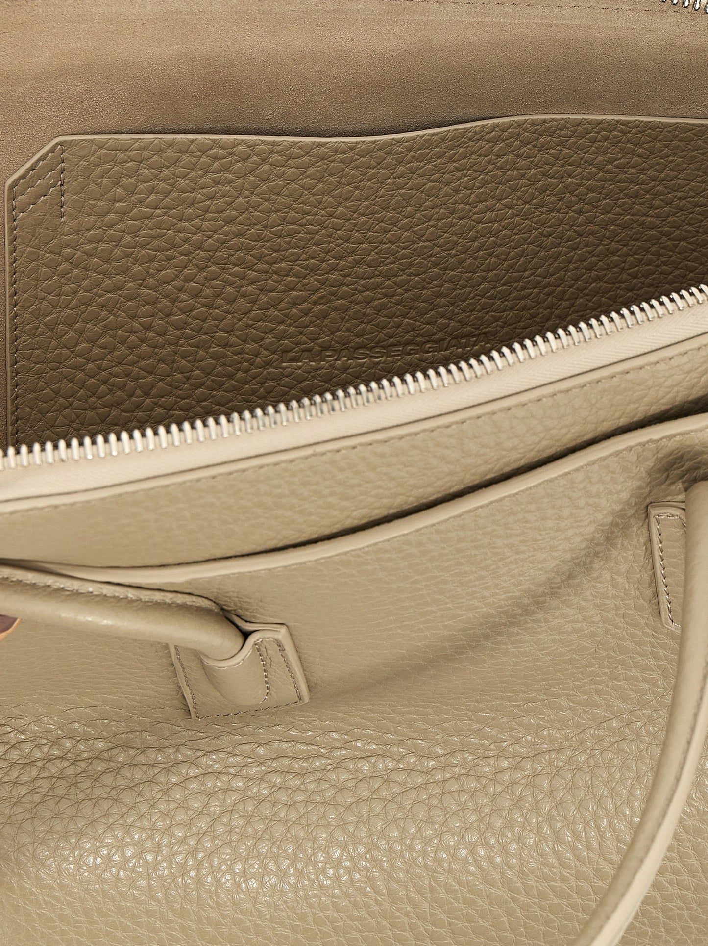 The Attico Women 'La Passeggiata Medium' Shoulder Bag THE ATTICO