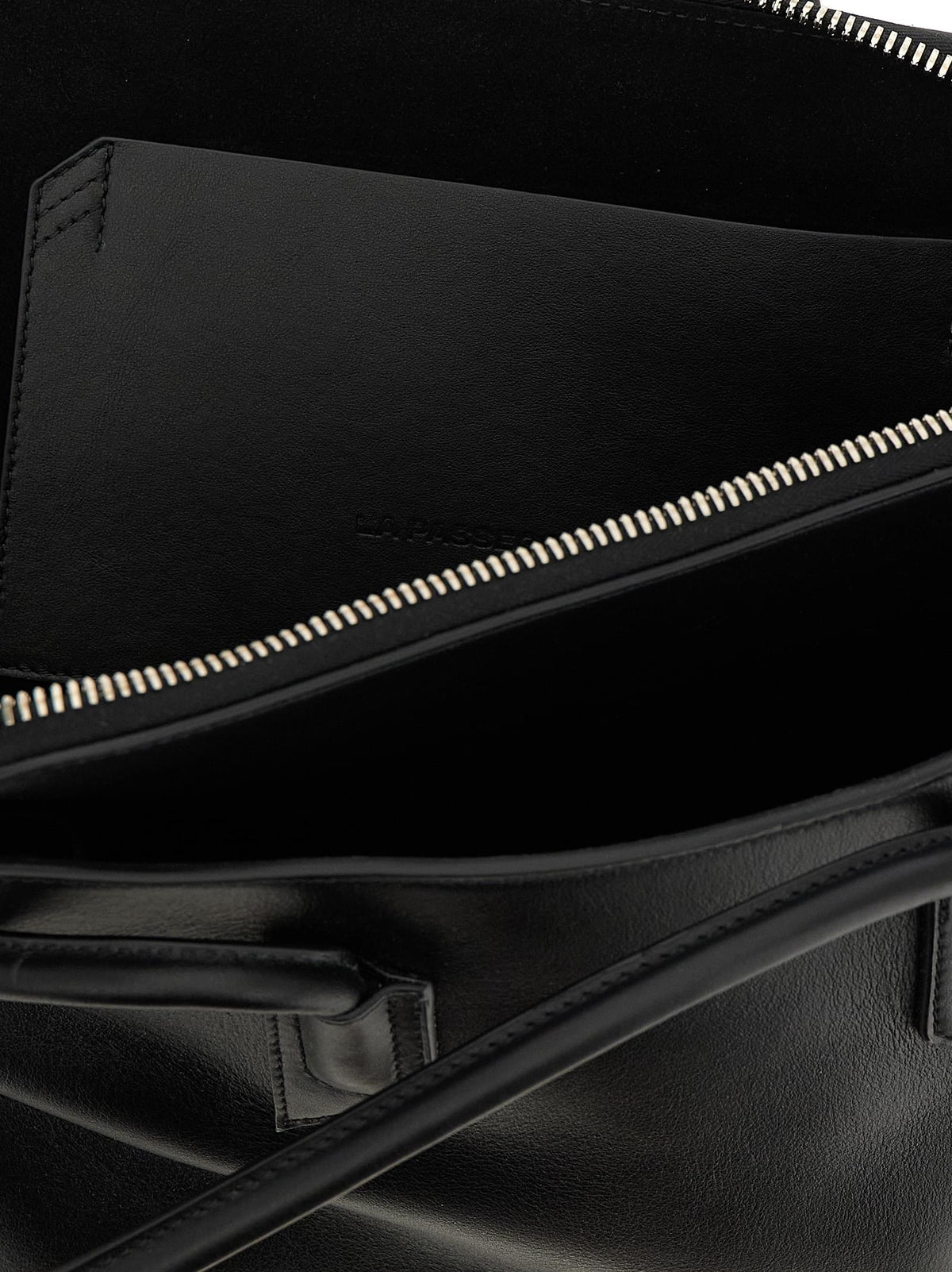 The Attico Women 'La Passeggiata Medium' Shoulder Bag THE ATTICO