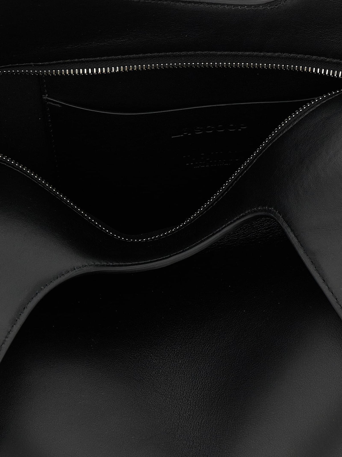 The Attico Women 'La Scoop Medium' Shoulder Bag THE ATTICO