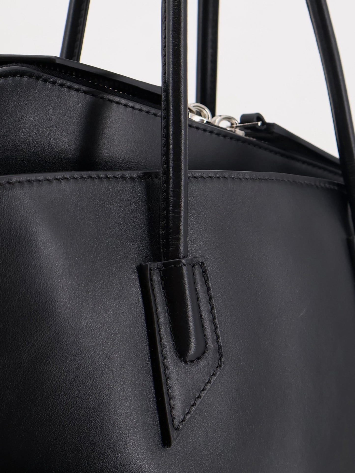 The Attico Women La Passeggiata Medium Leather Shoulder Bag THE ATTICO