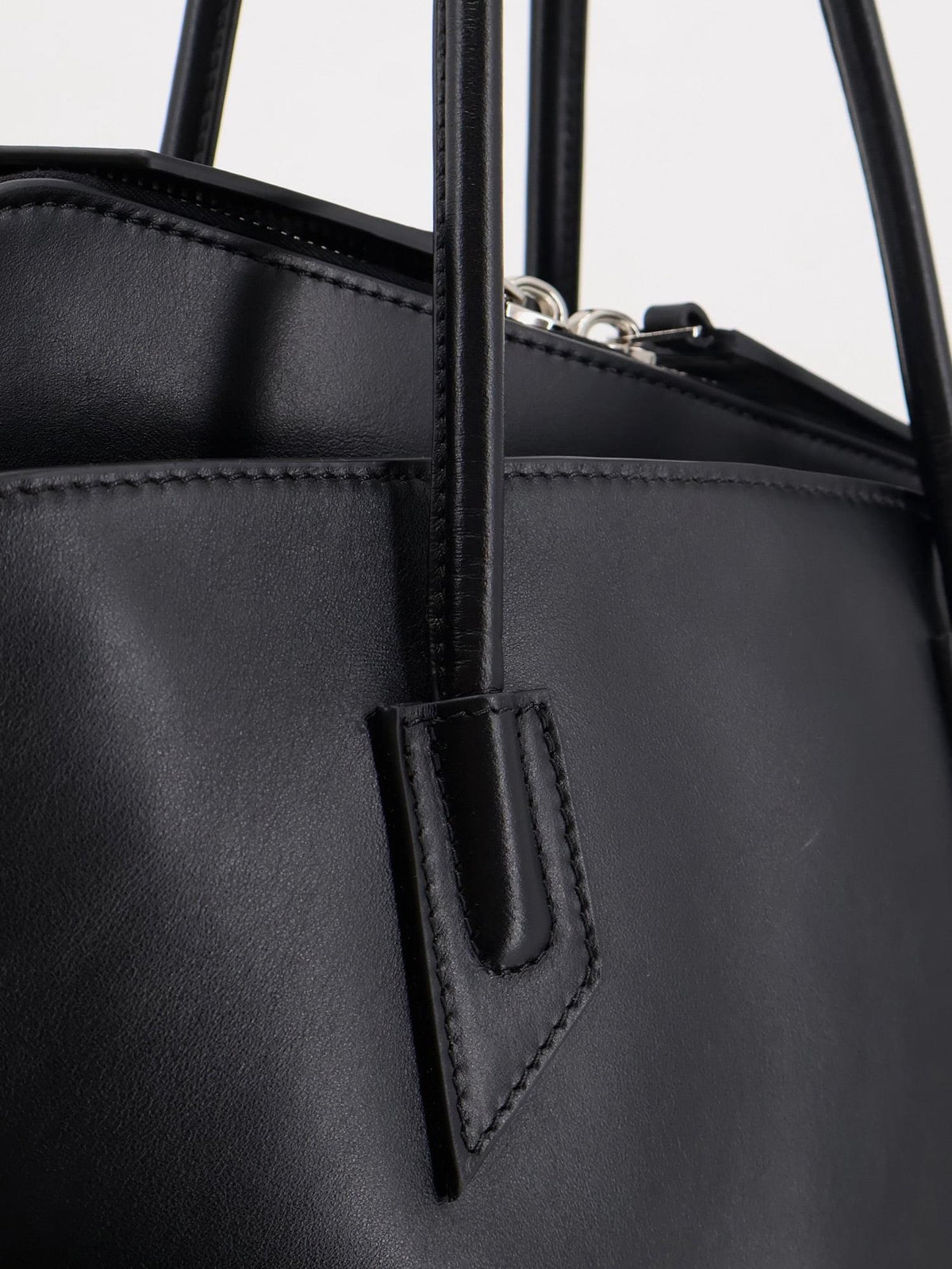 The Attico Women La Passeggiata Medium Leather Shoulder Bag THE ATTICO