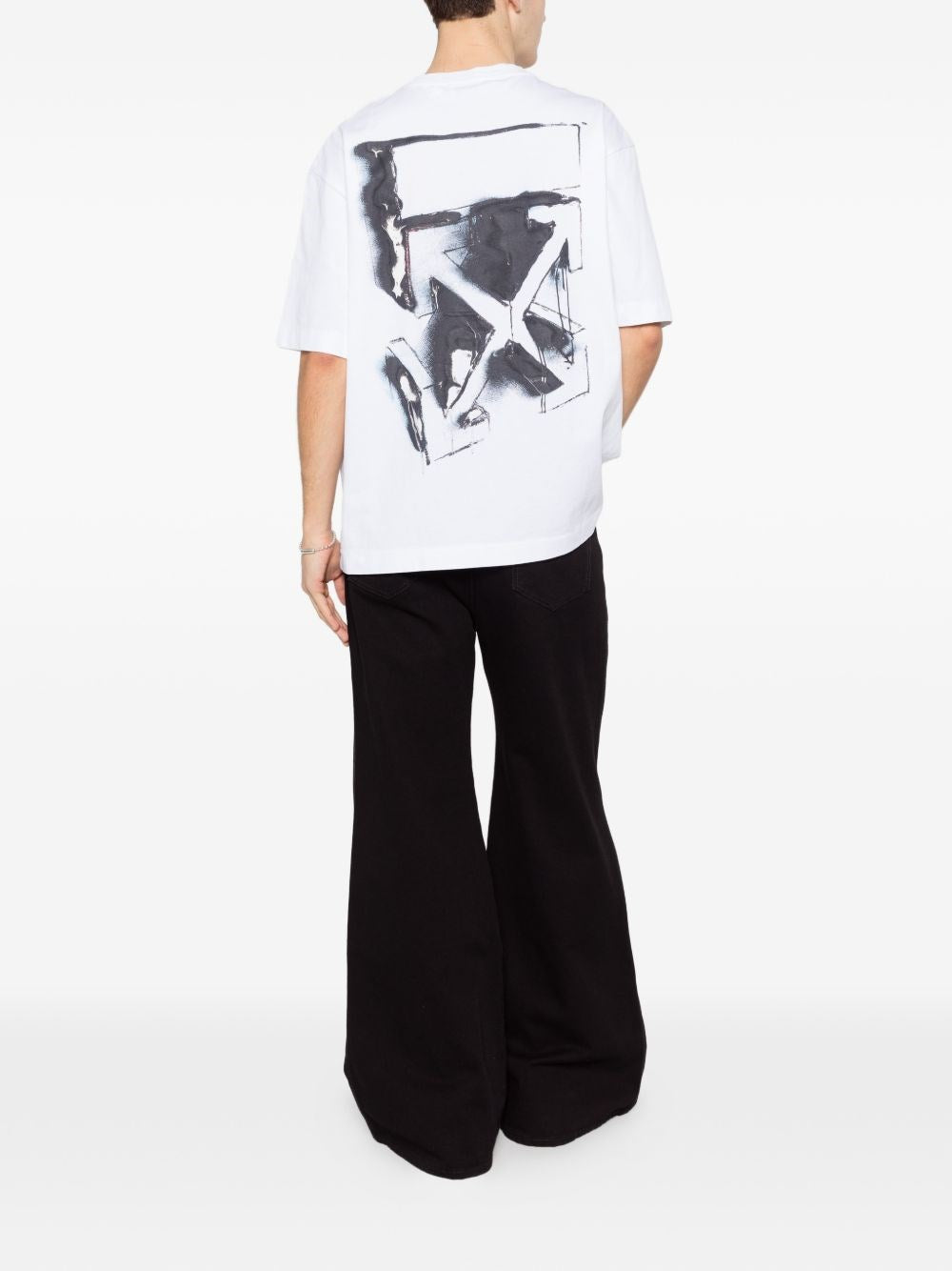 Off-White Men "Arrow 3D Spray" T-Shirt OFF-WHITE
