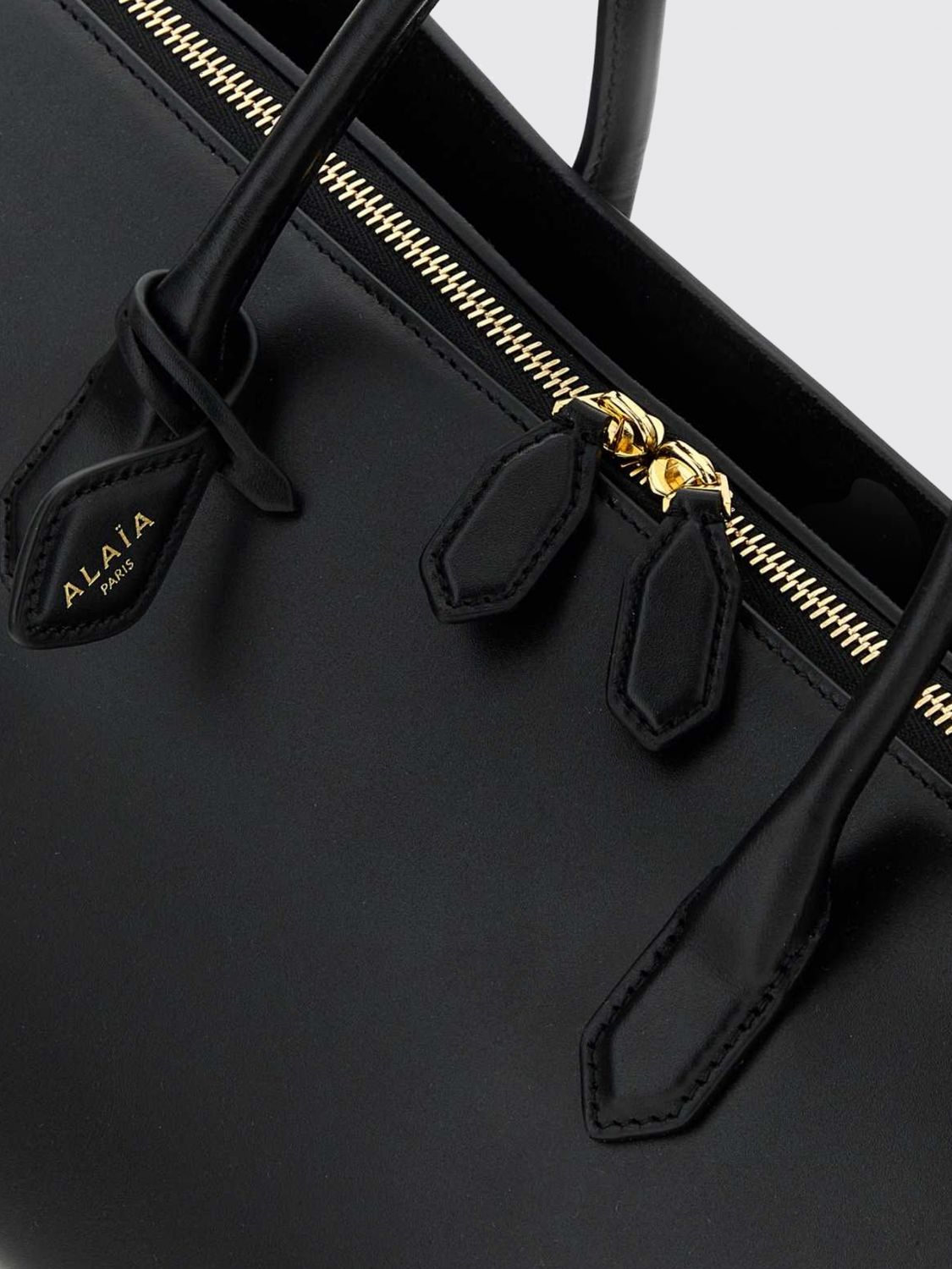 Alai�A Women Alaia Delta Medium Calfskin Leather Handbag With Logo Charm ALAIA