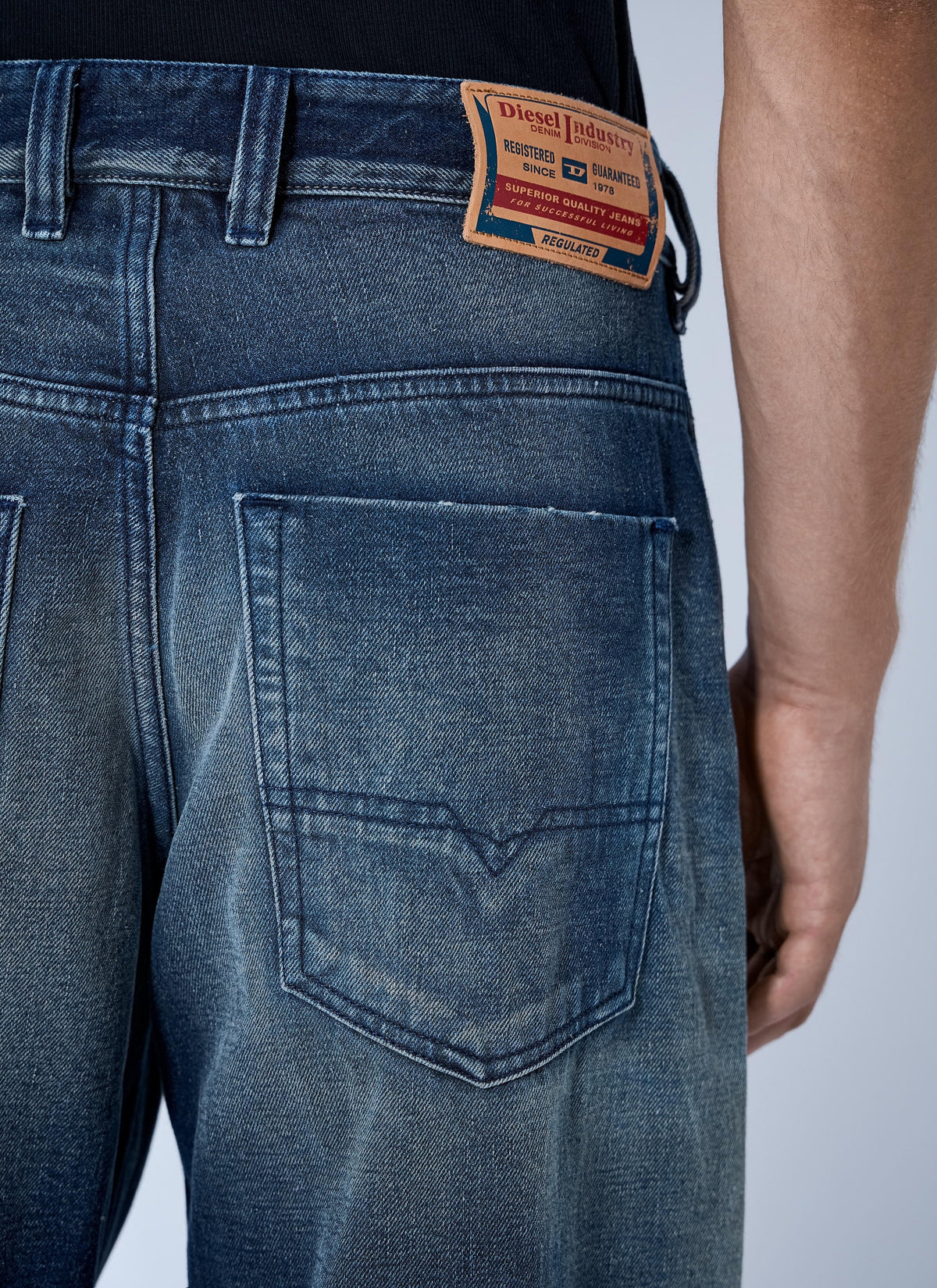 Diesel Men D-Enim-M 1997 Jeans DIESEL