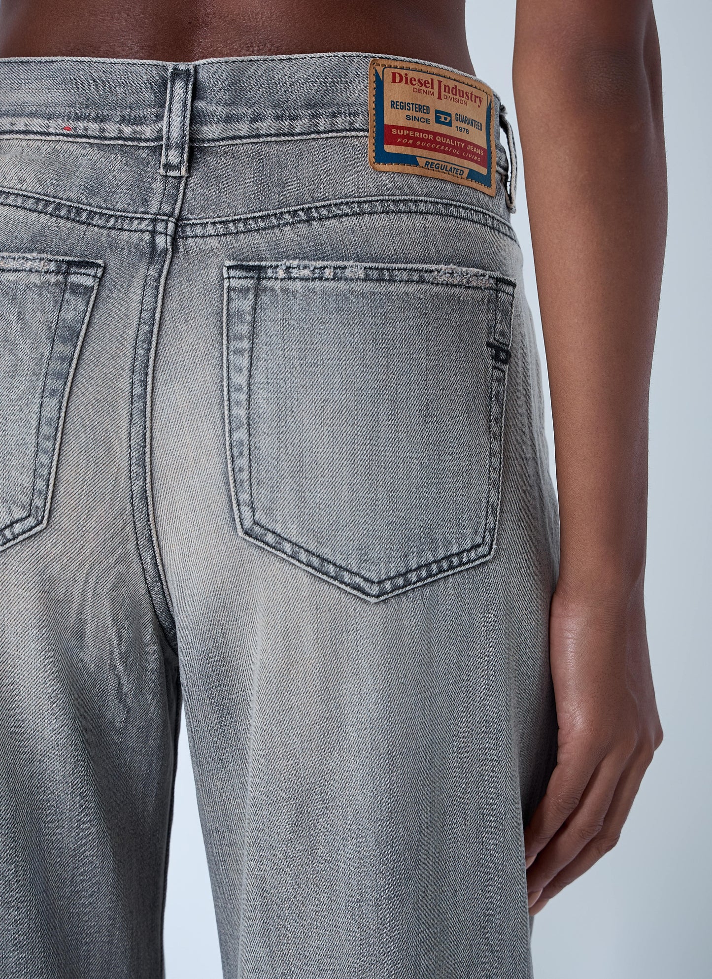 Diesel Women 1978 D-Akemi Jeans DIESEL