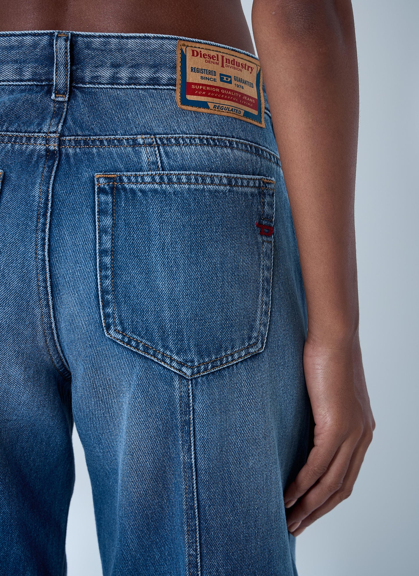 Diesel Women D-Akii Jeans DIESEL
