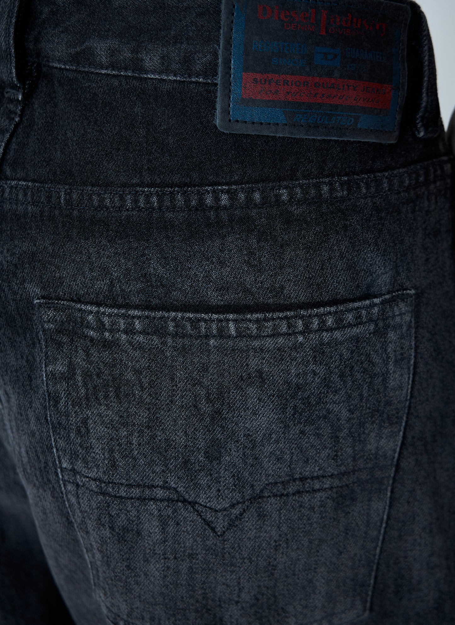 Diesel Women 1996 D-Sire-Fsh Jeans DIESEL