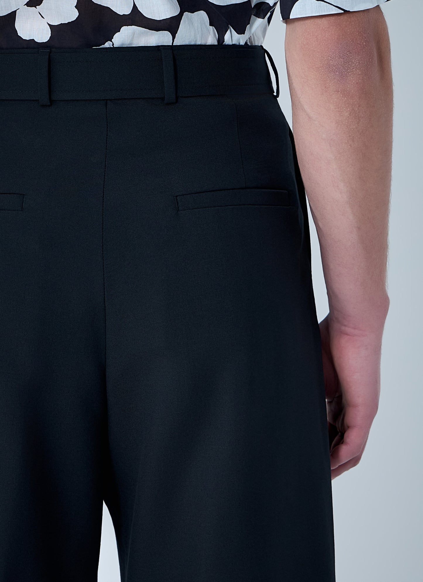 Dries Van Noten Men Pleated Wool Knee-Length Trousers DRIES VAN NOTEN