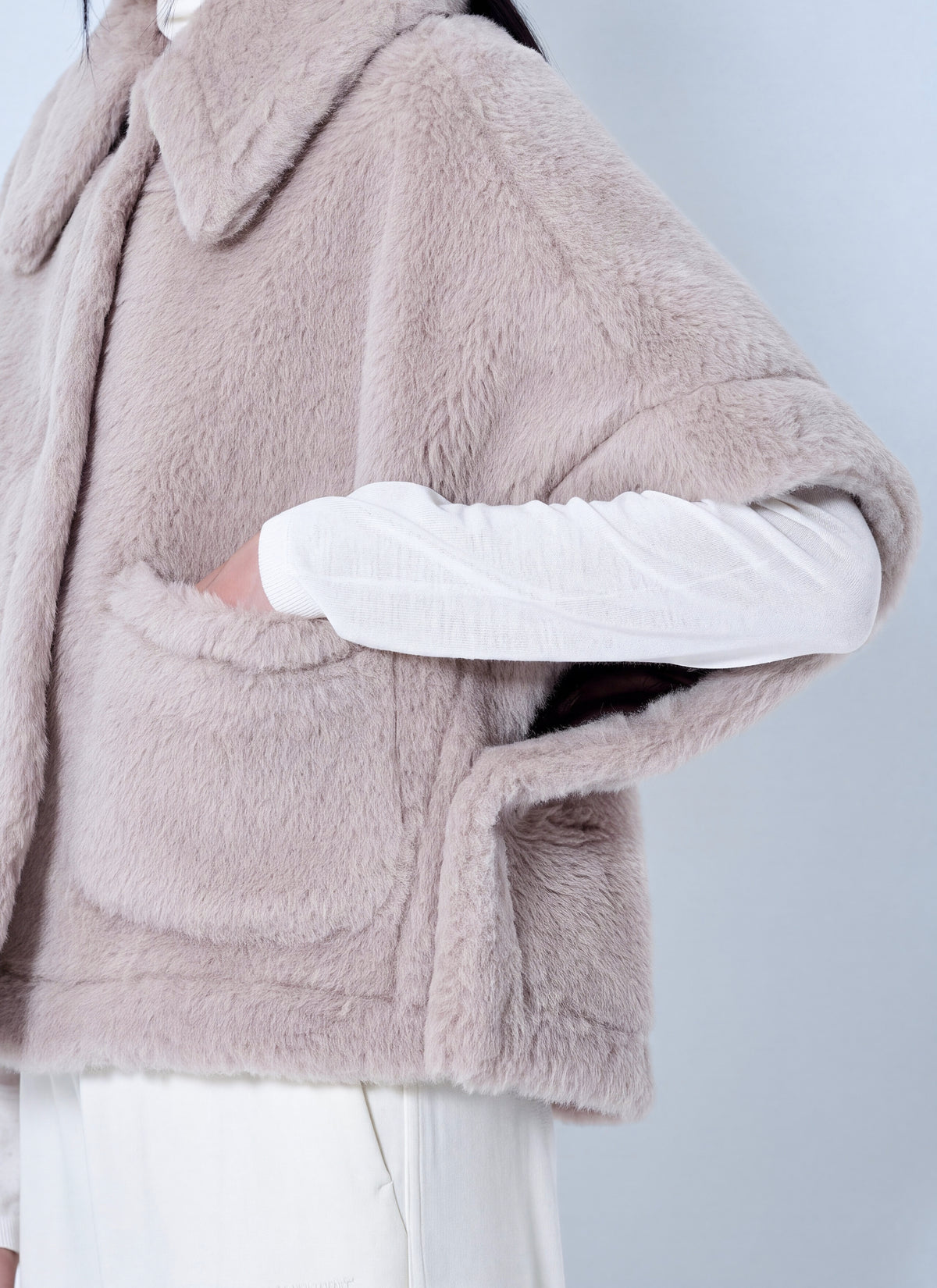 Max Mara Women Alpaca And Wool Teddy Fabric Boxy Cape MAX MARA