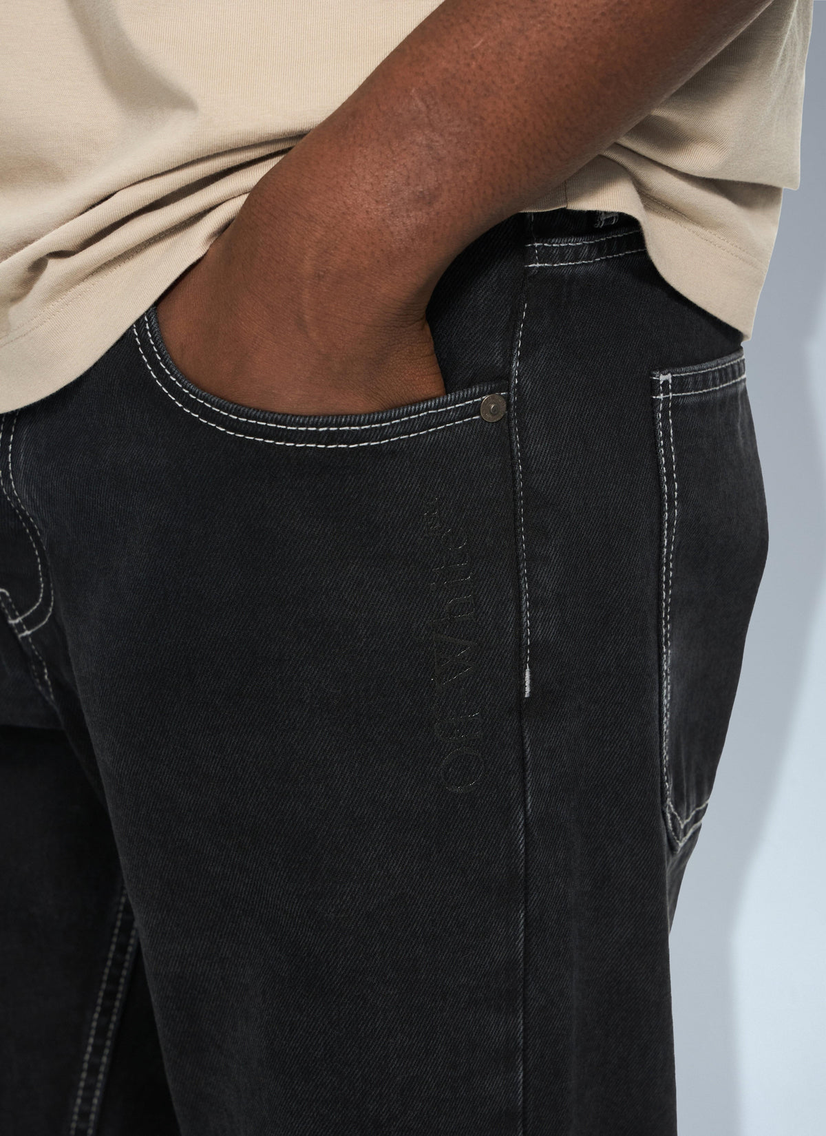 Off-White Men Half Arrow Slim Relaxed Jeans OFF-WHITE