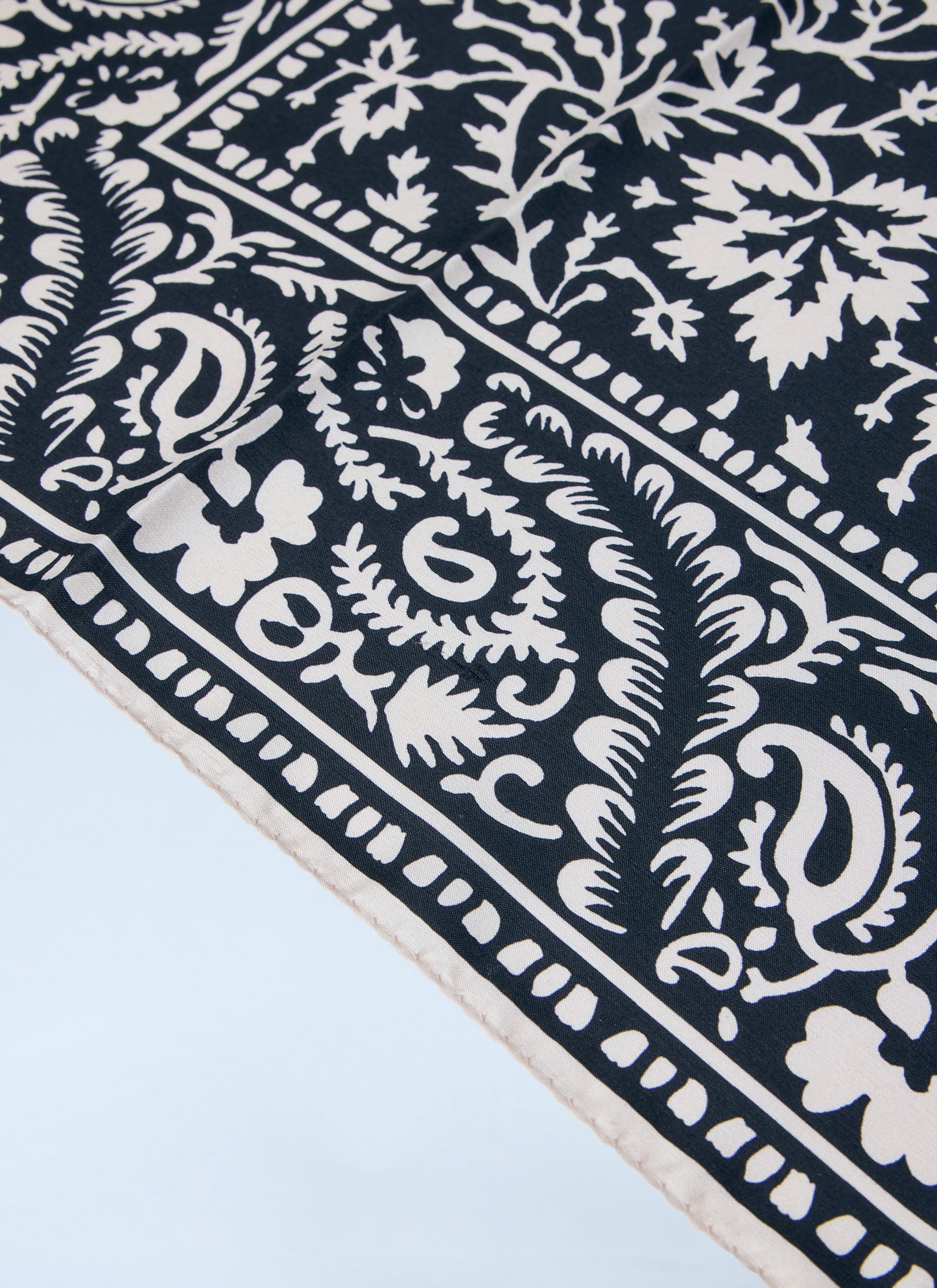 Toteme Women Patterned Bandana Scarf TOTEME