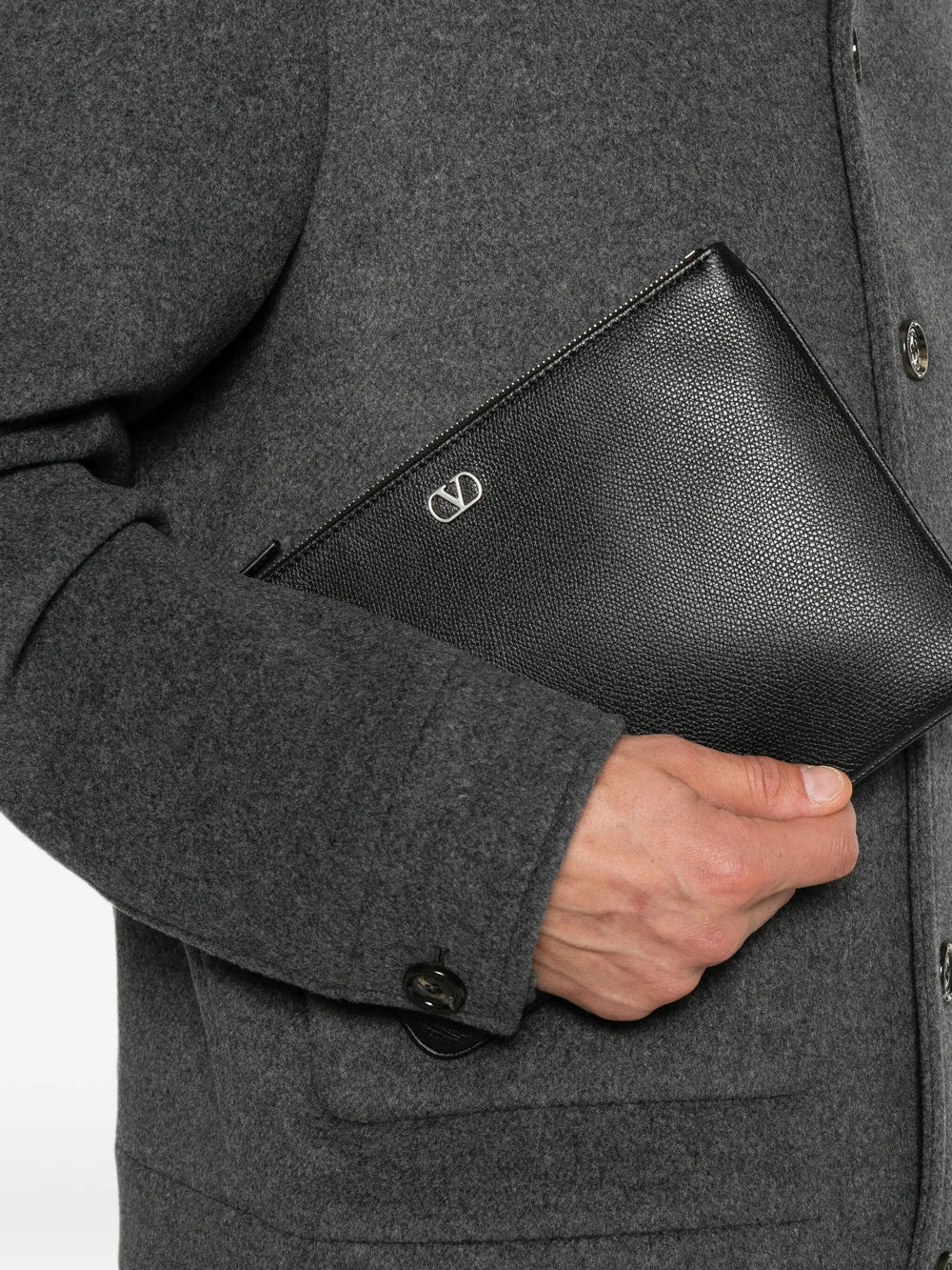 Valentino Garavani Men Valentino Garavani Vlogo Signature Grainy Calfskin Pouch VALENTINO GARAVANI