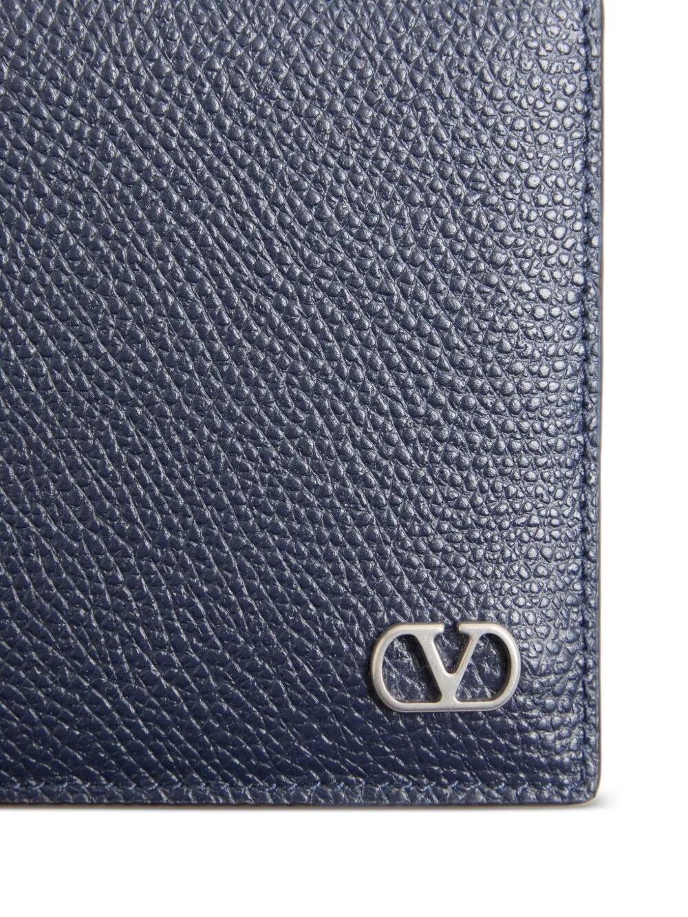 Valentino Garavani Men Vlogo Signature Grainy Calfskin Bi-Fold Wallet
