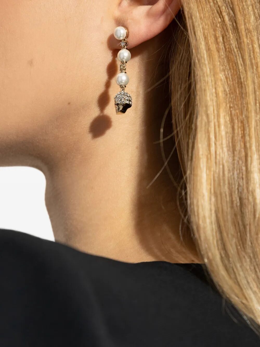 Alexander Mcqueen Women Skull And Pearl Earrings In Pale Gold ALEXANDER MCQUEEN