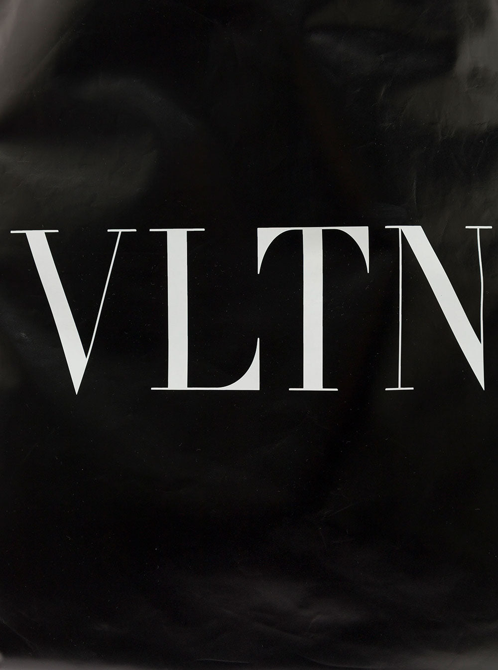 Valentino Garavani Men Black Backpack With Drawstring And Contrasting Vltn Print In Patent Leather Man VALENTINO GARAVANI