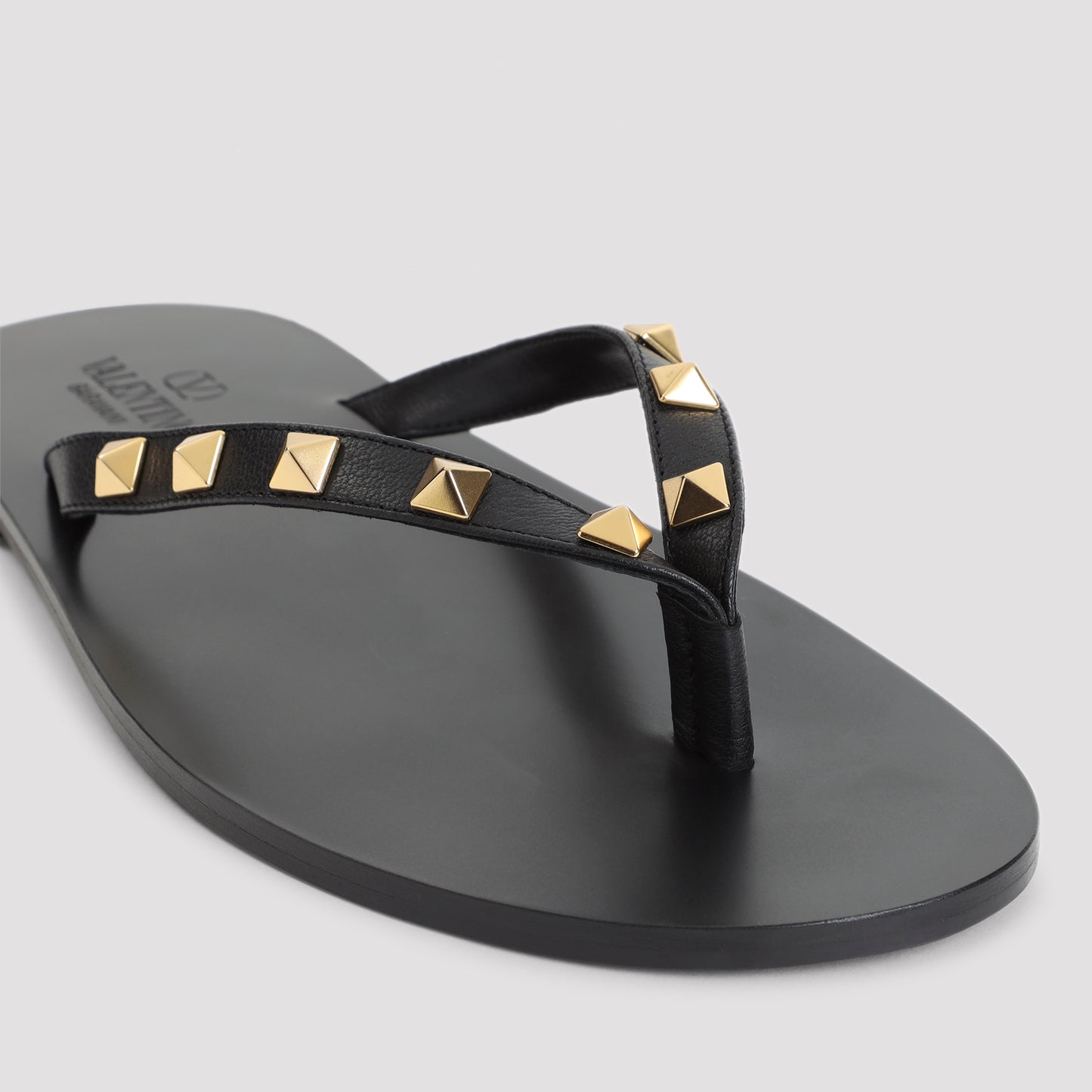 Valentino Garavani Studs Thong Men VALENTINO GARAVANI