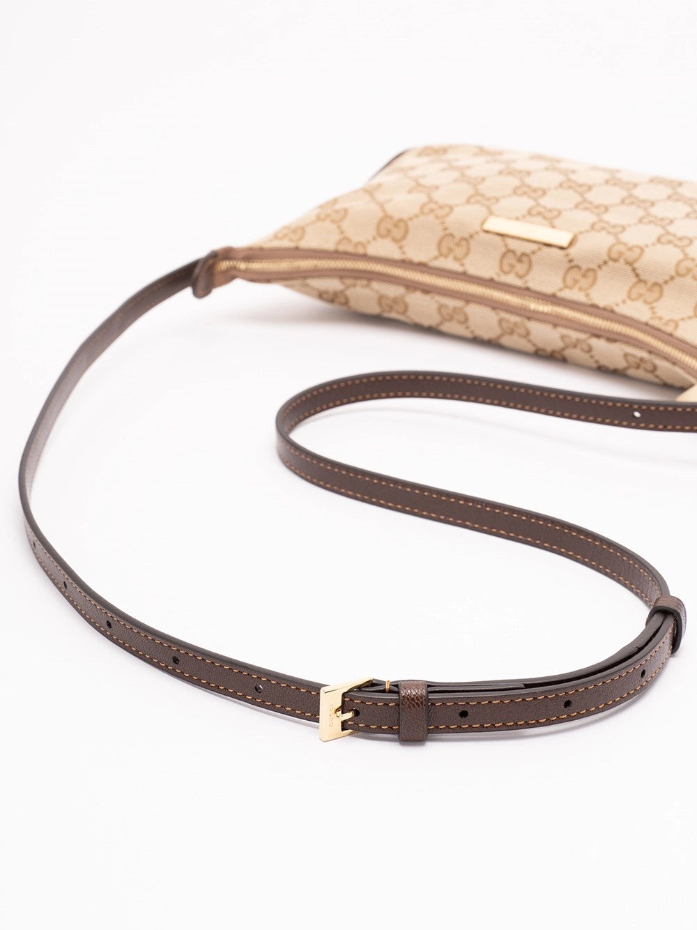 Gucci Women `Gucci Essence Plaque` Shoulder Bag GUCCI