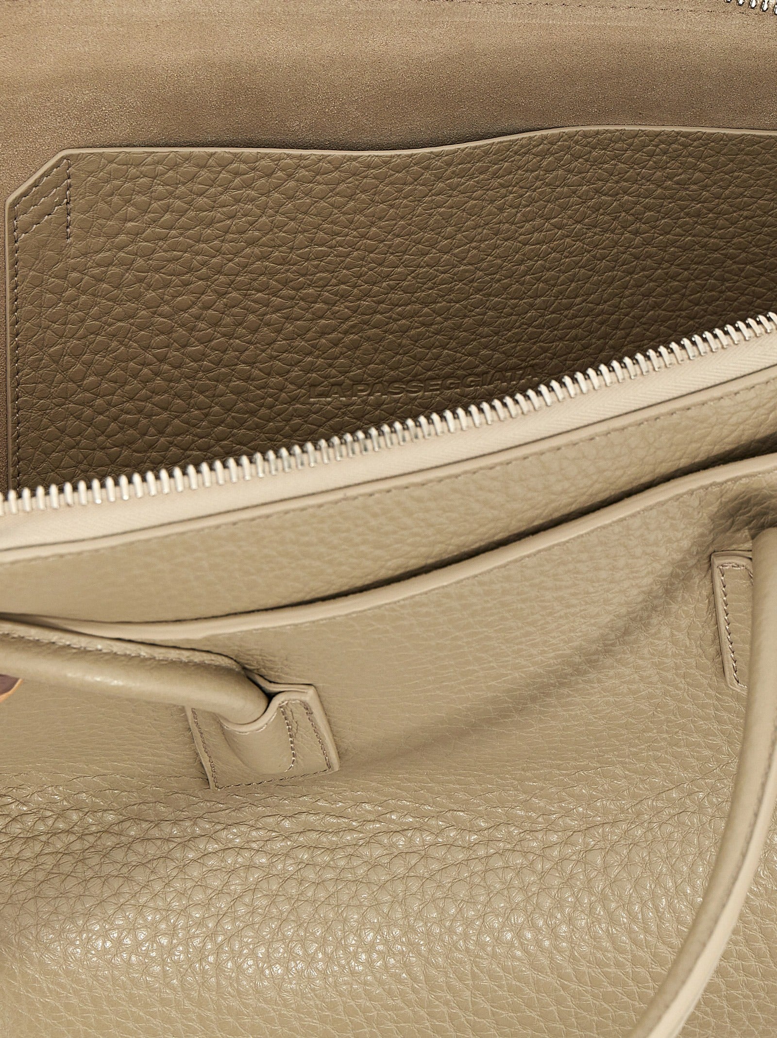 The Attico Women 'La Passeggiata Medium' Shoulder Bag THE ATTICO