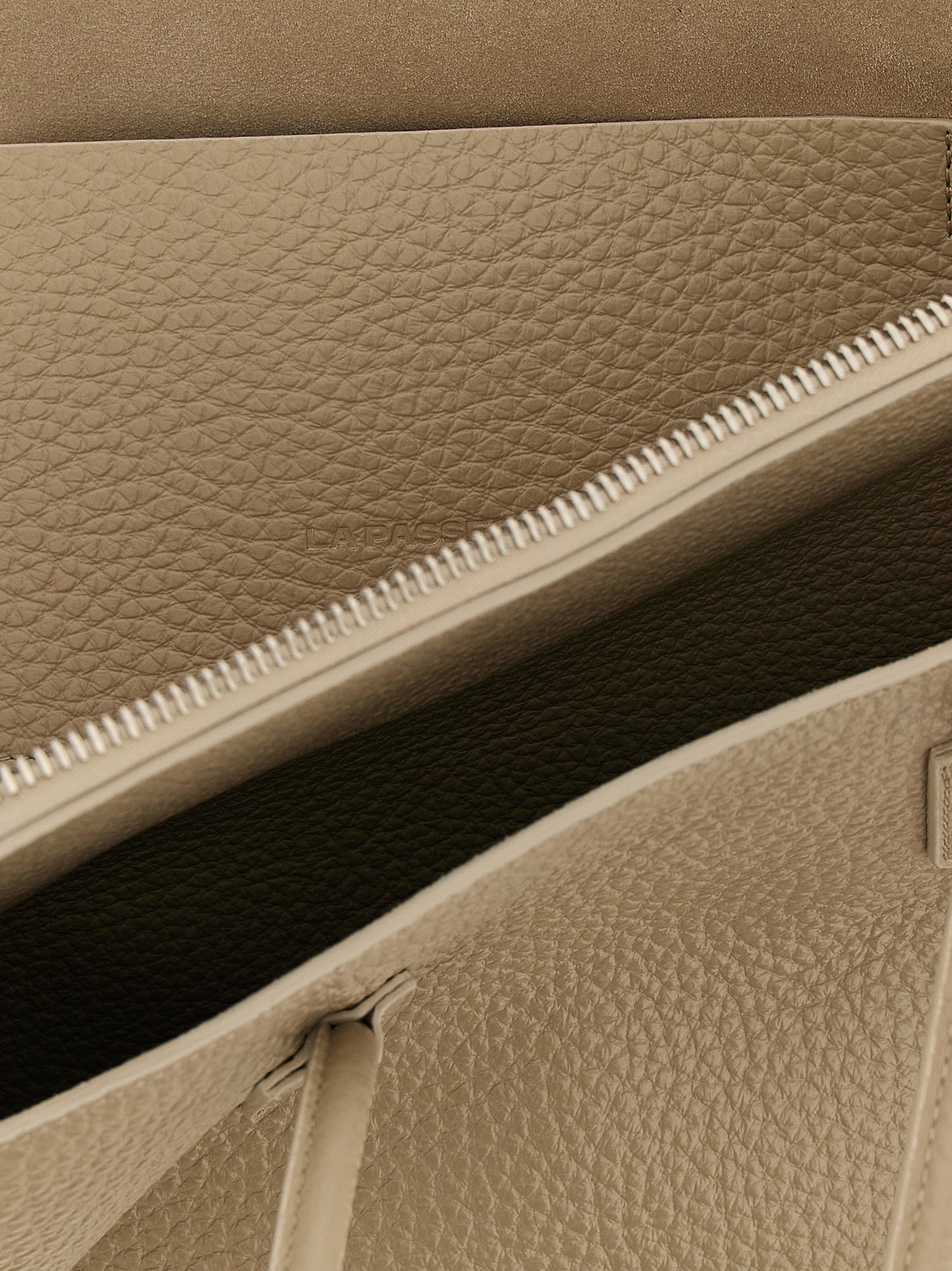 The Attico Women 'La Passeggiata Medium' Shoulder Bag THE ATTICO
