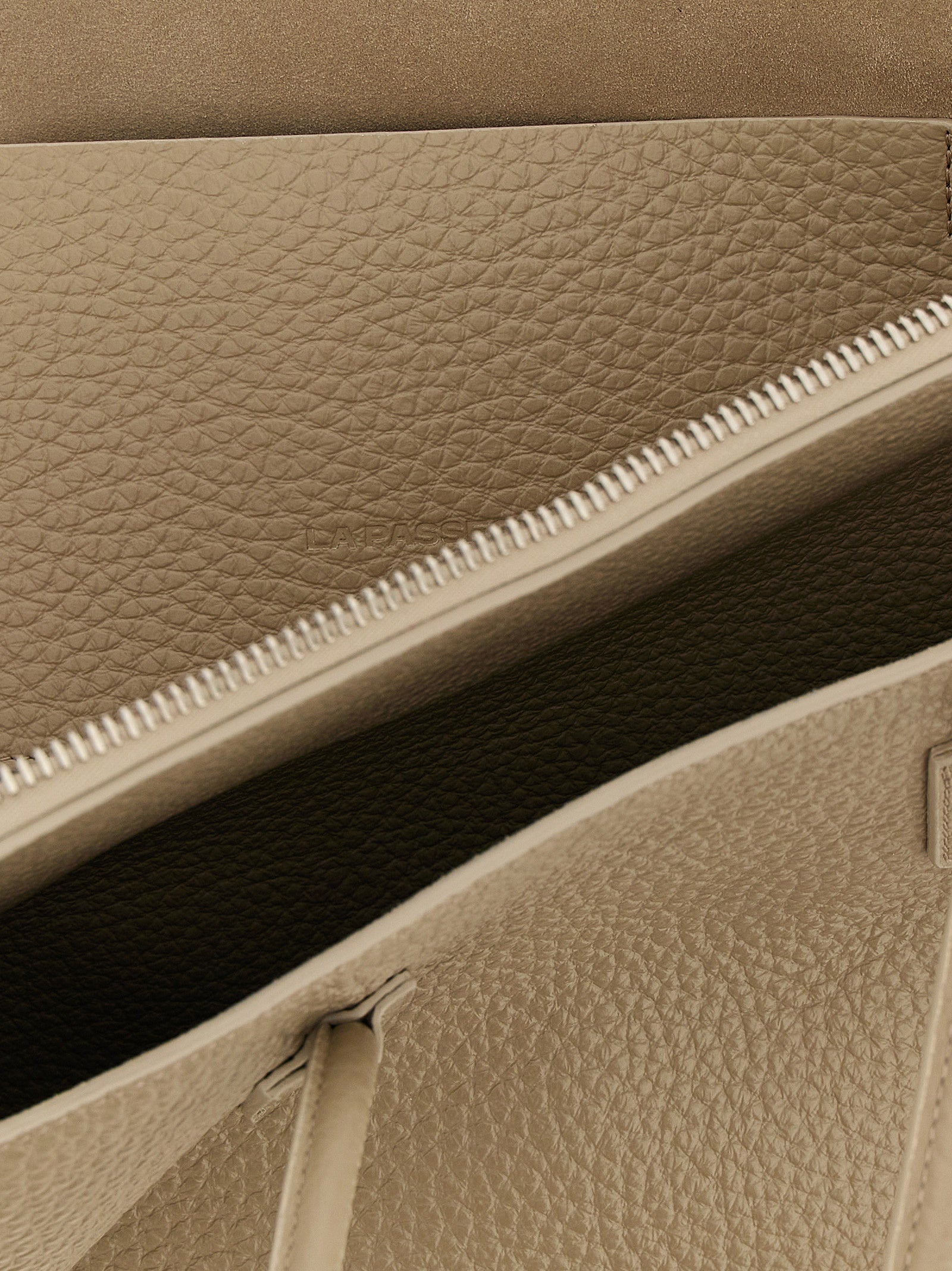 The Attico Women 'La Passeggiata Medium' Shoulder Bag THE ATTICO