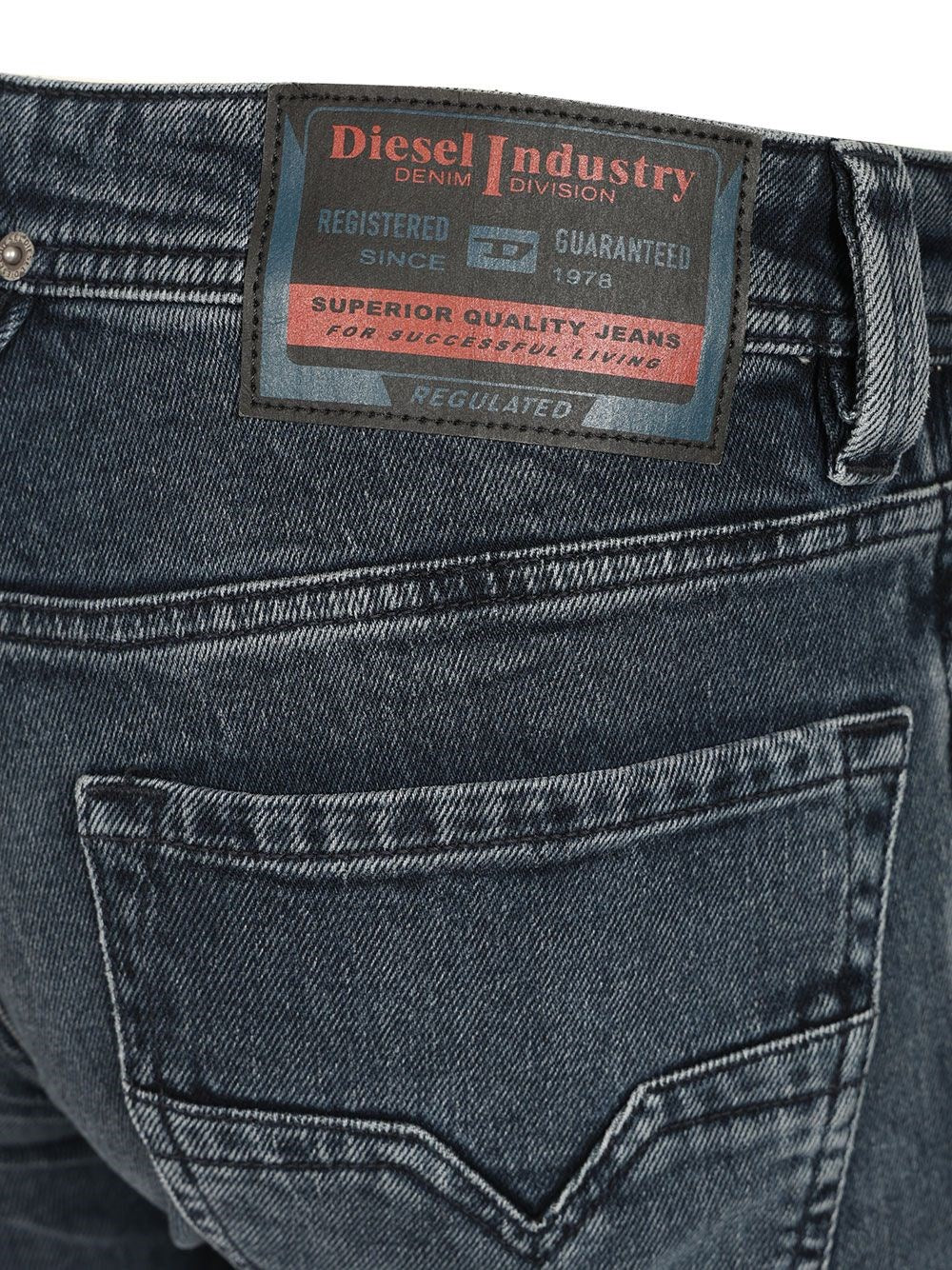 Diesel Men 1985 Larkee Regular Low Waist Jeans DIESEL