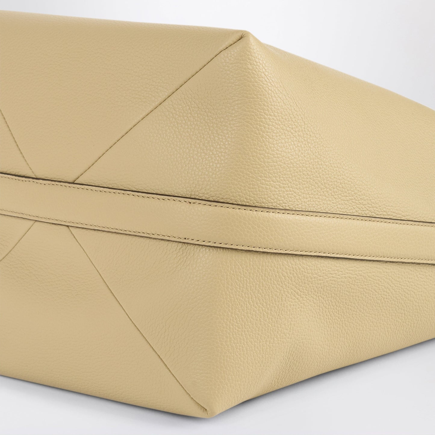 Toteme Medium Beige Tote Bag In Grained Leather Women TOTEME