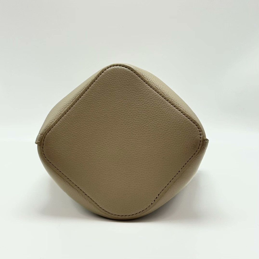 Loewe  Pre-loved Bag Very good condition Luosophy