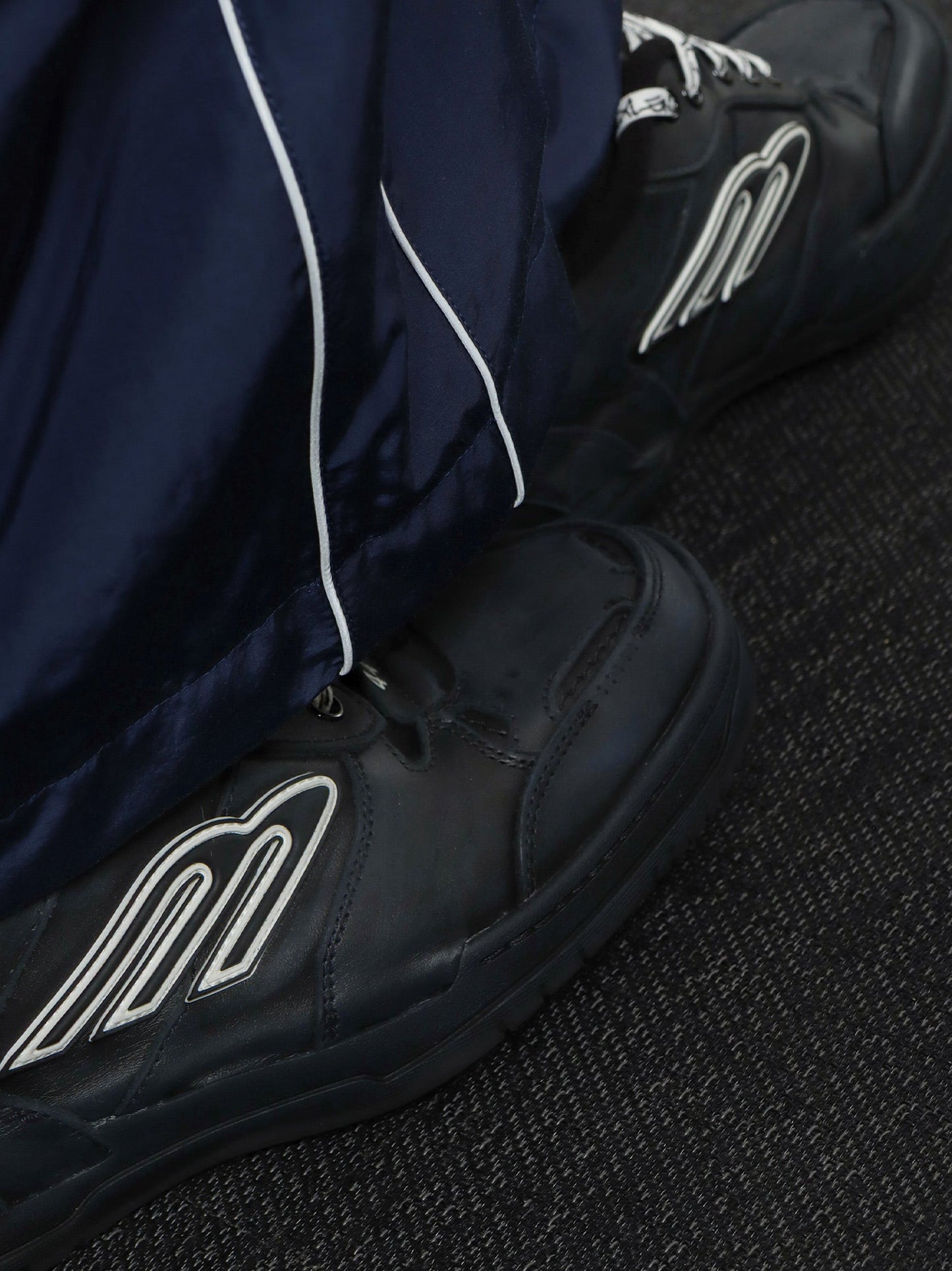 Balenciaga Men Hamptons Worn-Out Low-Top Leather Sneakers BALENCIAGA