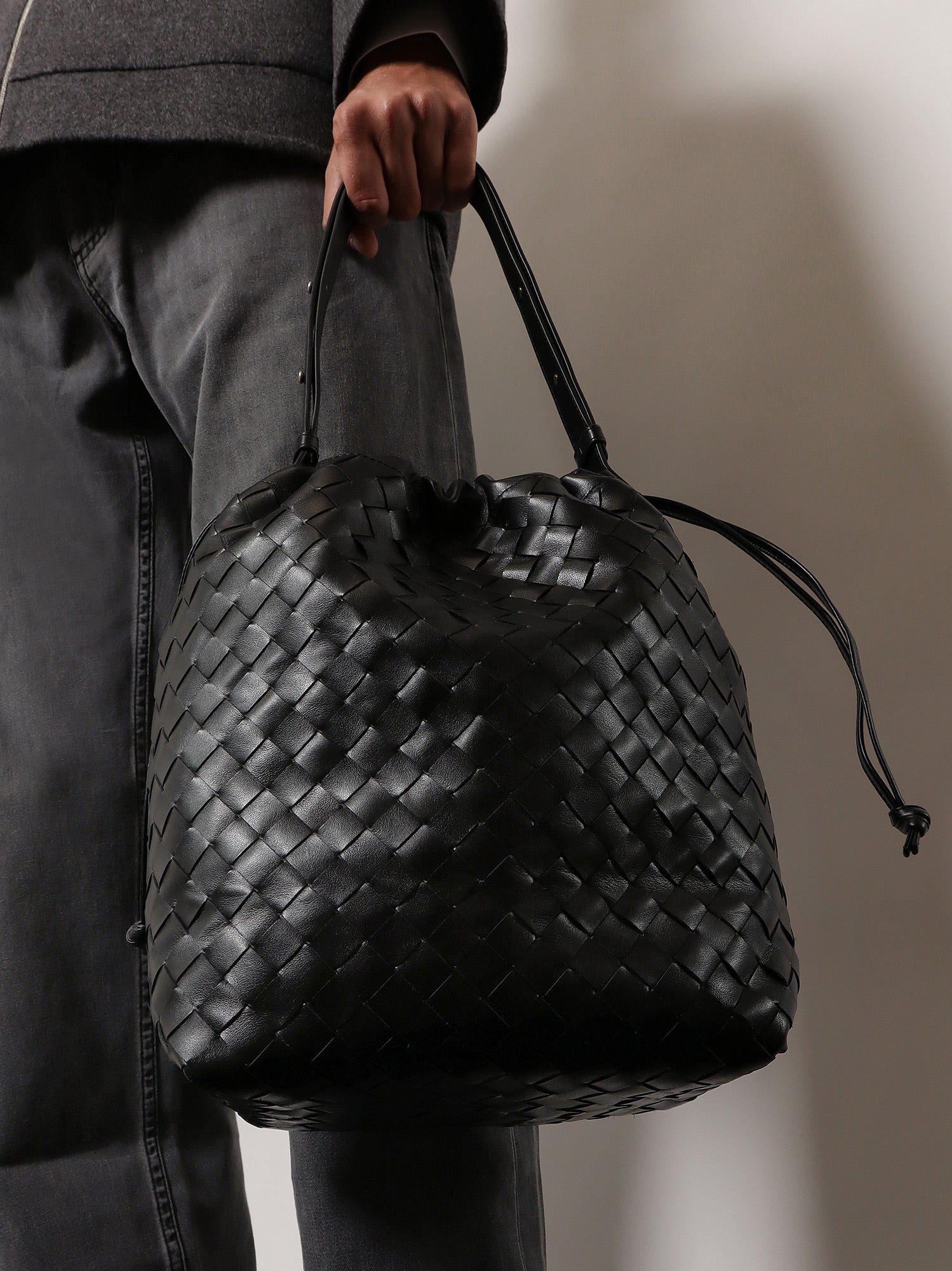 Bottega Veneta Men Bucket Intrecciato Biblioteca Leather Shoulder Bag BOTTEGA VENETA