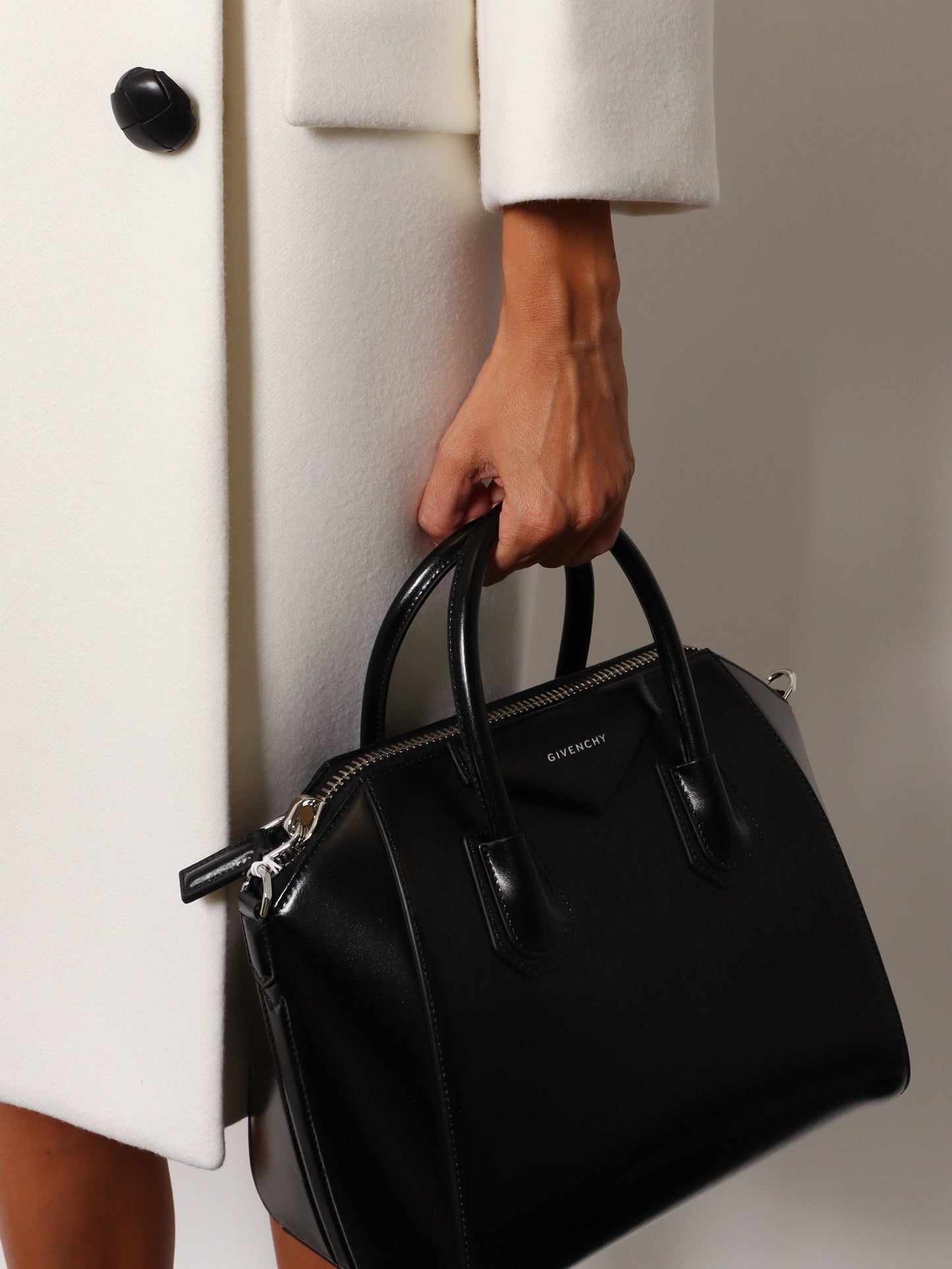 Givenchy Women Antigona Leather Shoulder Bag GIVENCHY