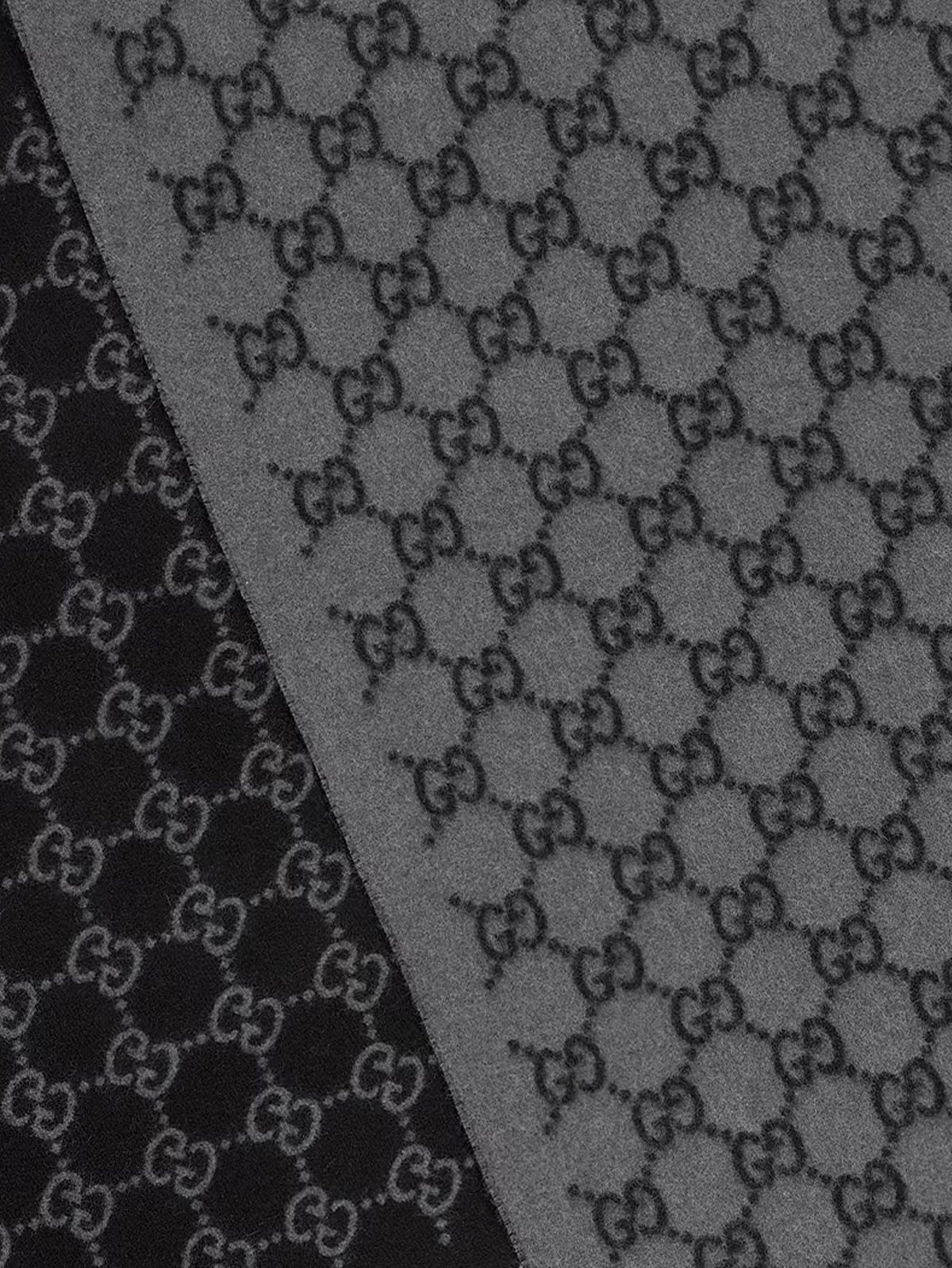 Gucci Men Sciarpa Realizzata In Jacquard Di Cashmere Gg E Impreziosita Da Finiture Con Frange. GUCCI