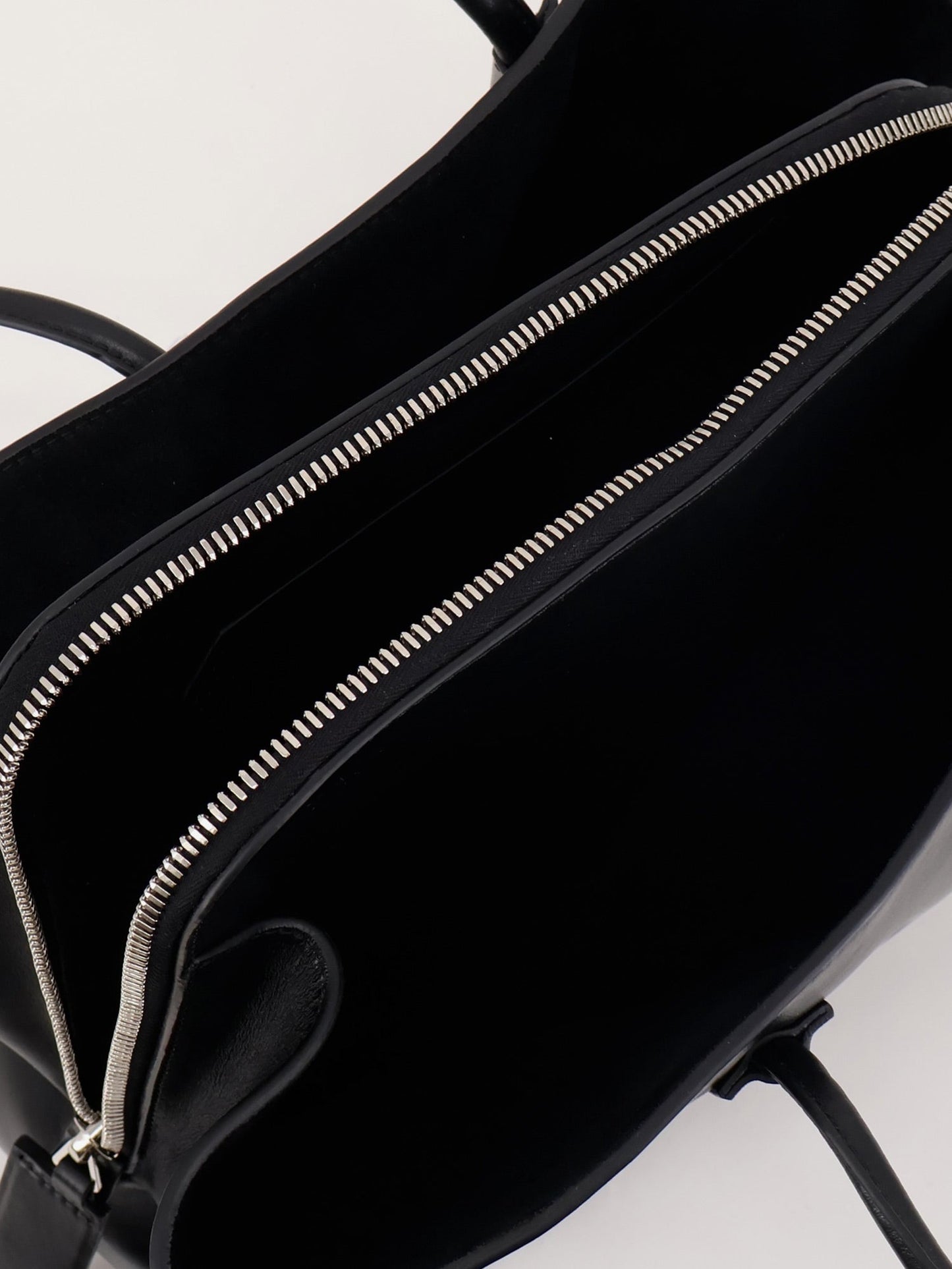The Attico Women La Passeggiata Medium Leather Shoulder Bag THE ATTICO
