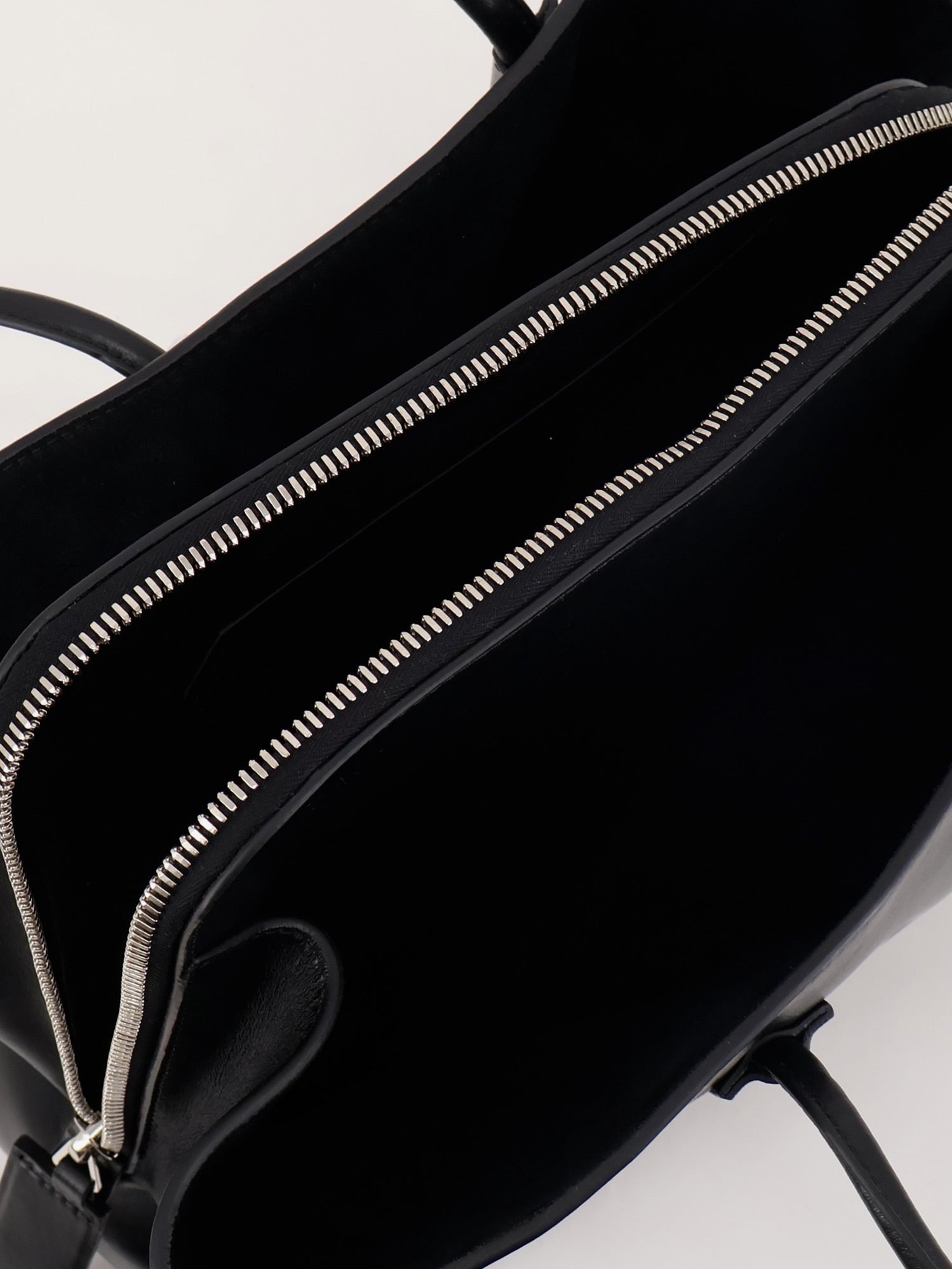 The Attico Women La Passeggiata Medium Leather Shoulder Bag THE ATTICO