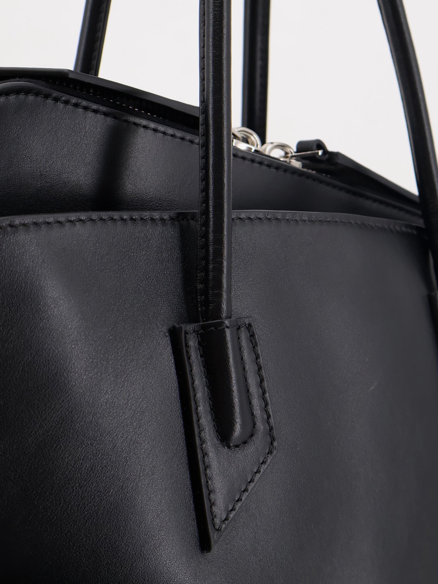 The Attico Women La Passeggiata Medium Leather Shoulder Bag THE ATTICO