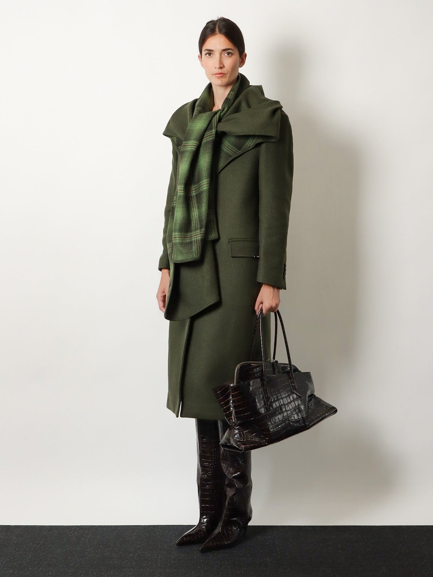 The Attico Women La Passeggiata Medium Croc-Effect Leather Shoulder Bag THE ATTICO