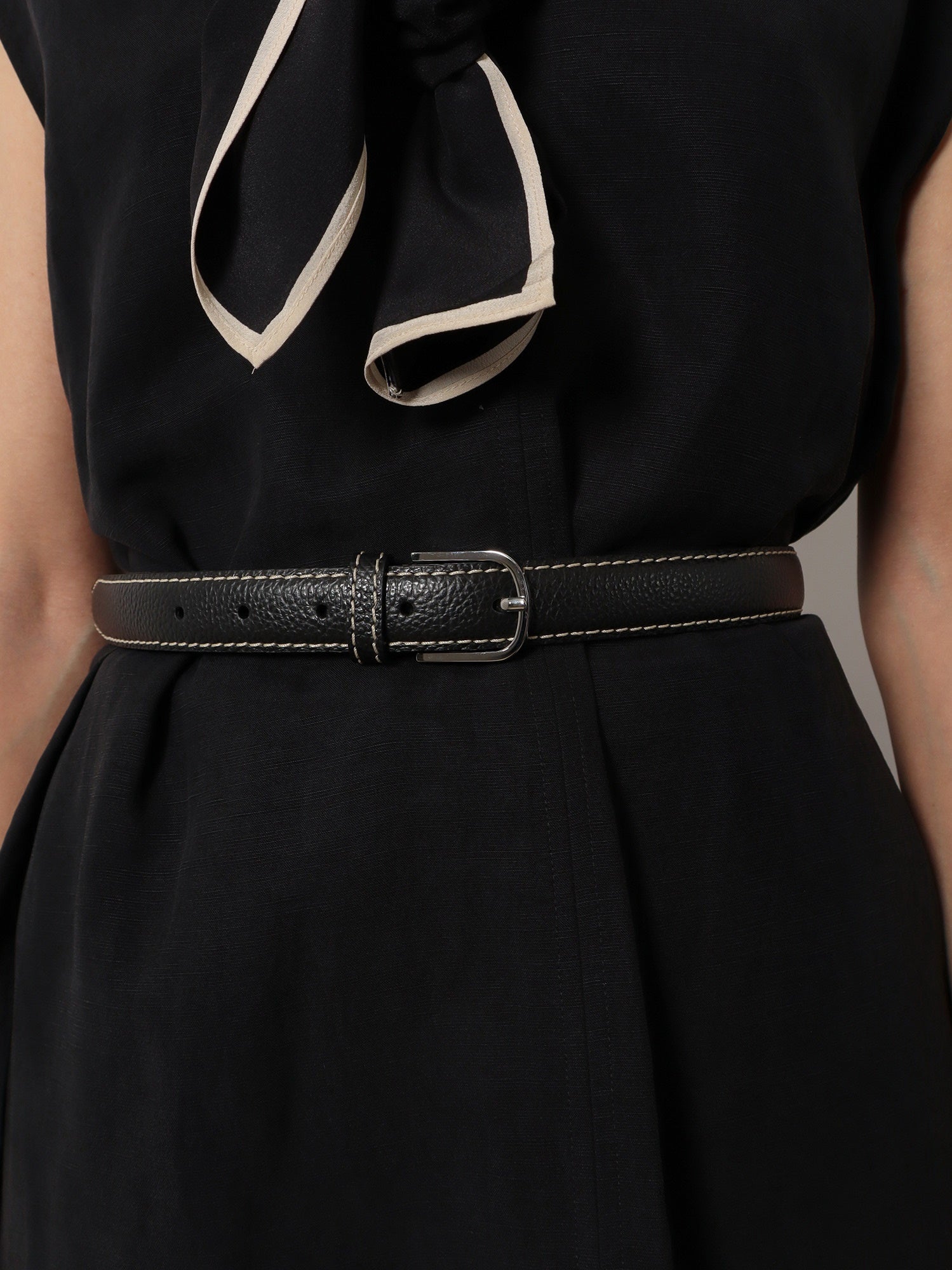 Toteme Women Slim Grained Leather Belt TOTEME