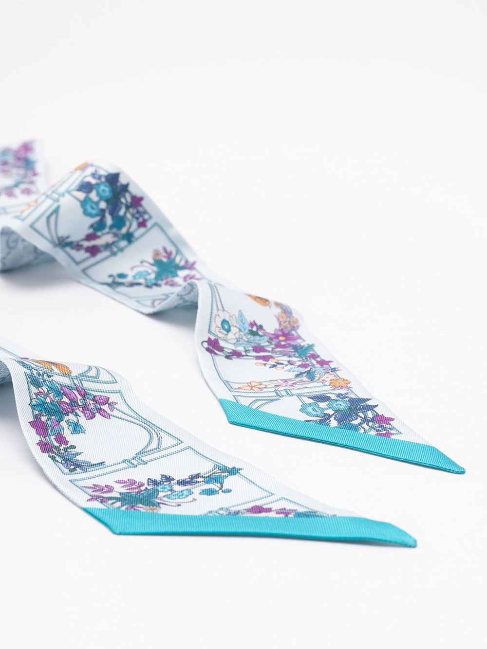 Gucci Women Printed Gg Silk Twill Jaquard Ribbon GUCCI