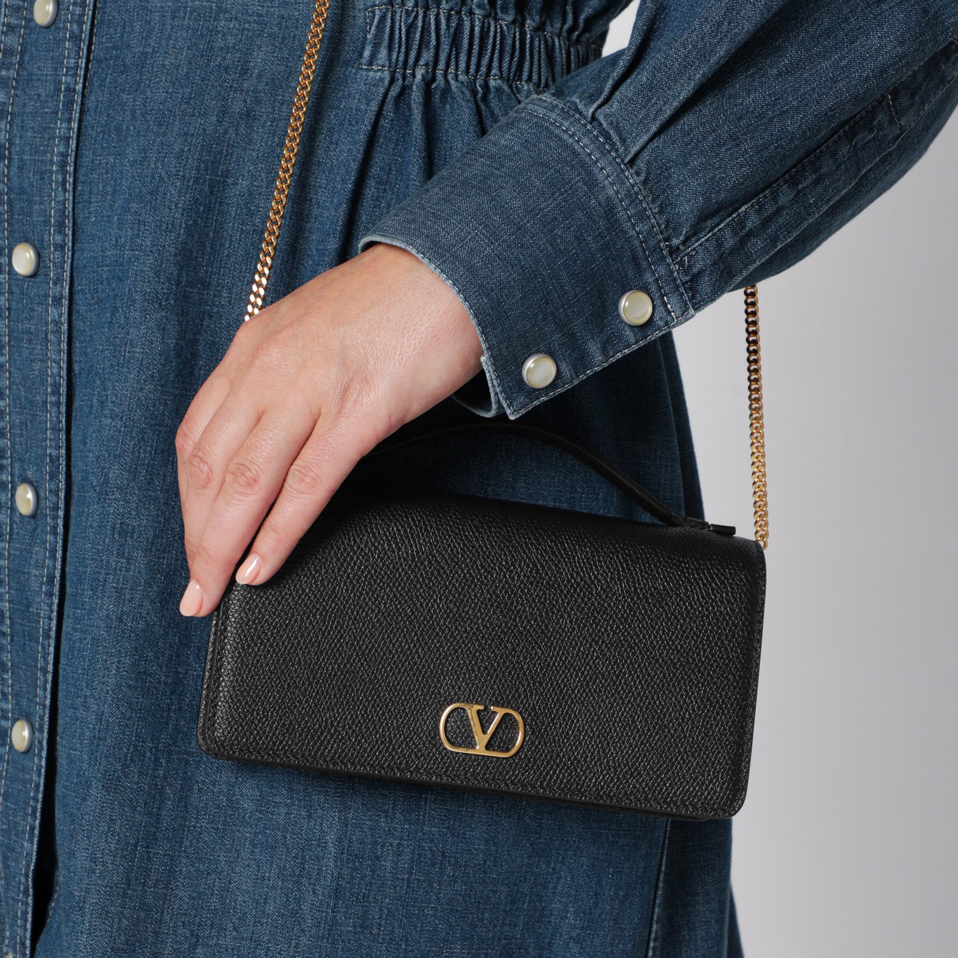 Valentino Garavani Black Vlogo Signature Chain Wallet Women VALENTINO GARAVANI
