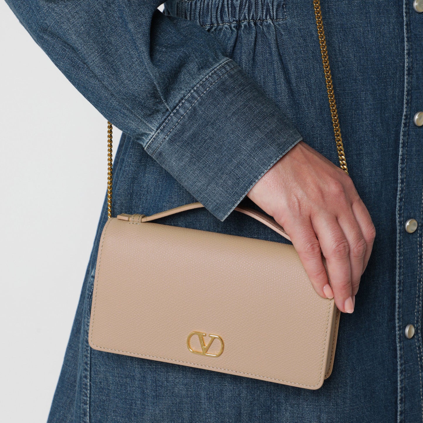Valentino Garavani Powder Pink Vlogo Signature Chain Wallet Women VALENTINO GARAVANI