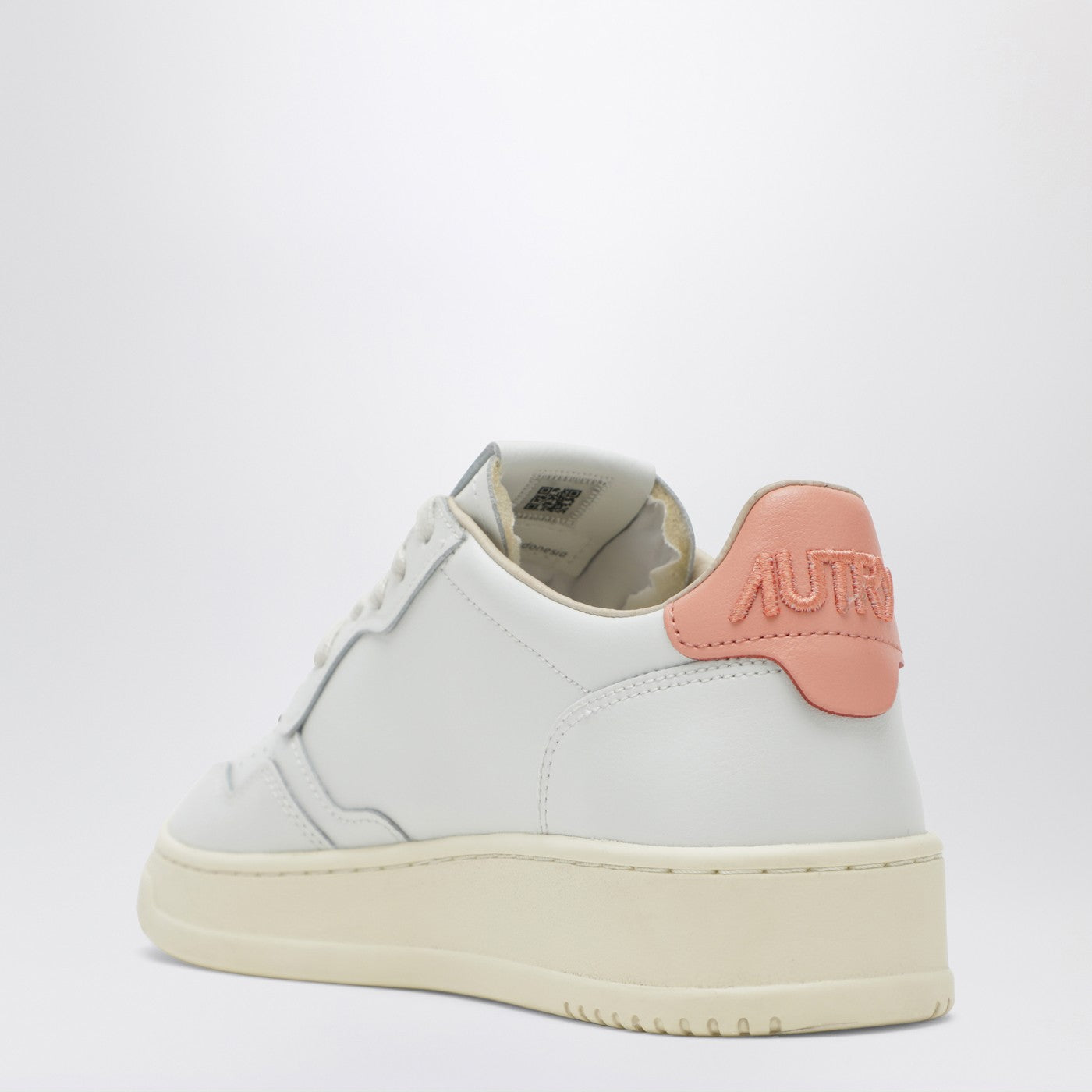 Autry Medalist Low Sneakers In White/Peach Pink Â€Œfloating Dreamsâ€ Women AUTRY