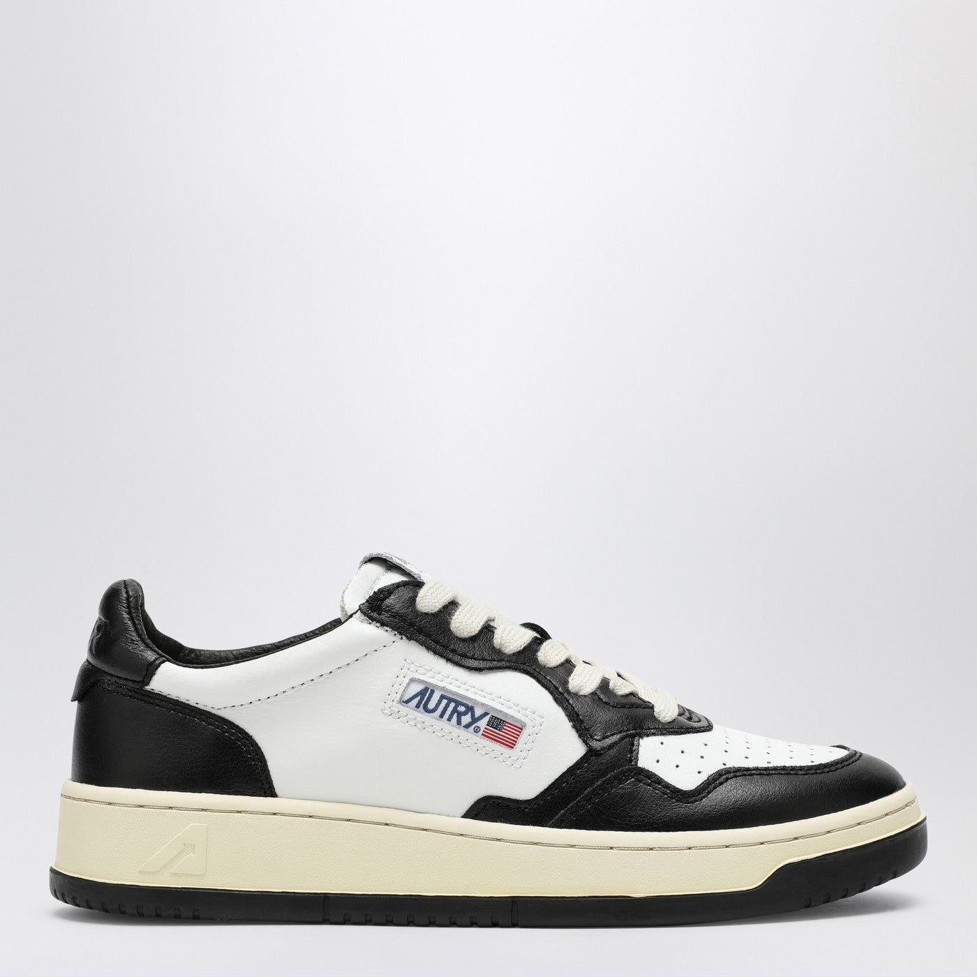 Autry Medalist Low White/Black Leather Sneakers Women AUTRY