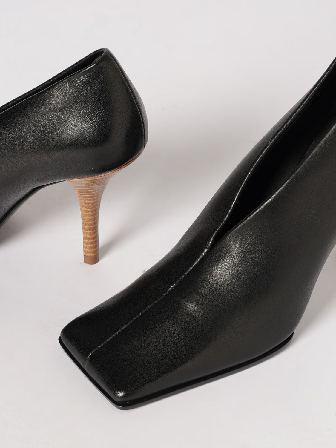 AlaiA Women Leather Pumps AlaiA ALAIA