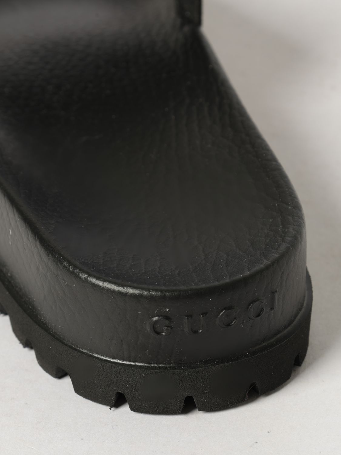 Gucci Men Rubber Slide Sandals Gucci With Two-Tone Web Stripe Motif GUCCI