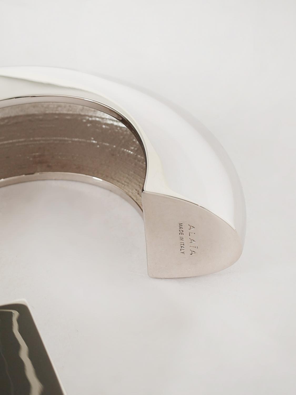 Alai�A Women Edge Rigid Bangle Bracelet Alaia In Chrome-Plated Brass With Engraved Logo ALAIA